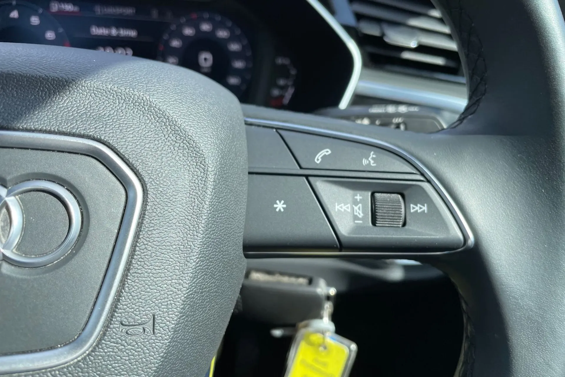 Audi Q3 thumbnail image number 43