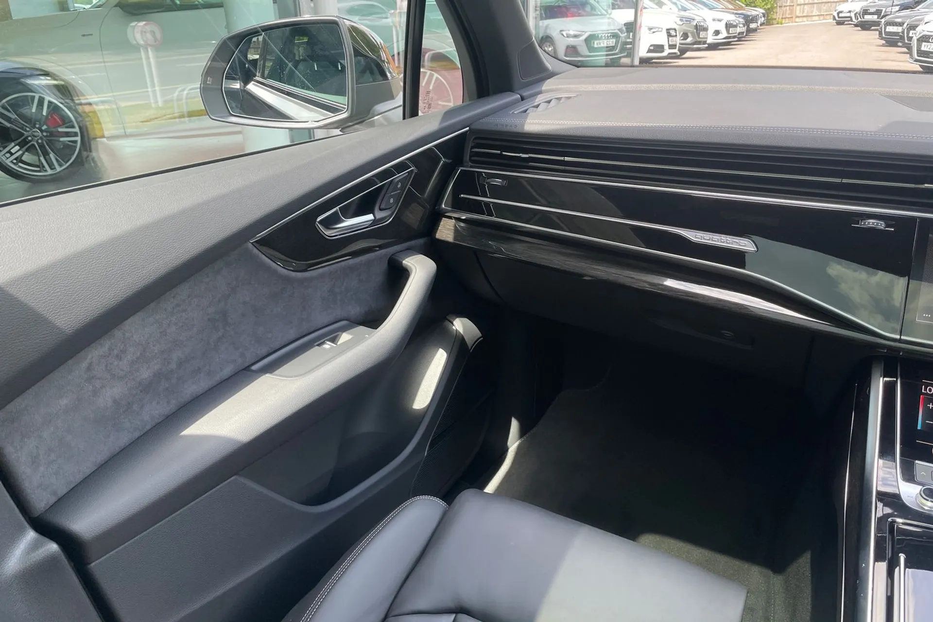 Audi Q7 thumbnail image number 31