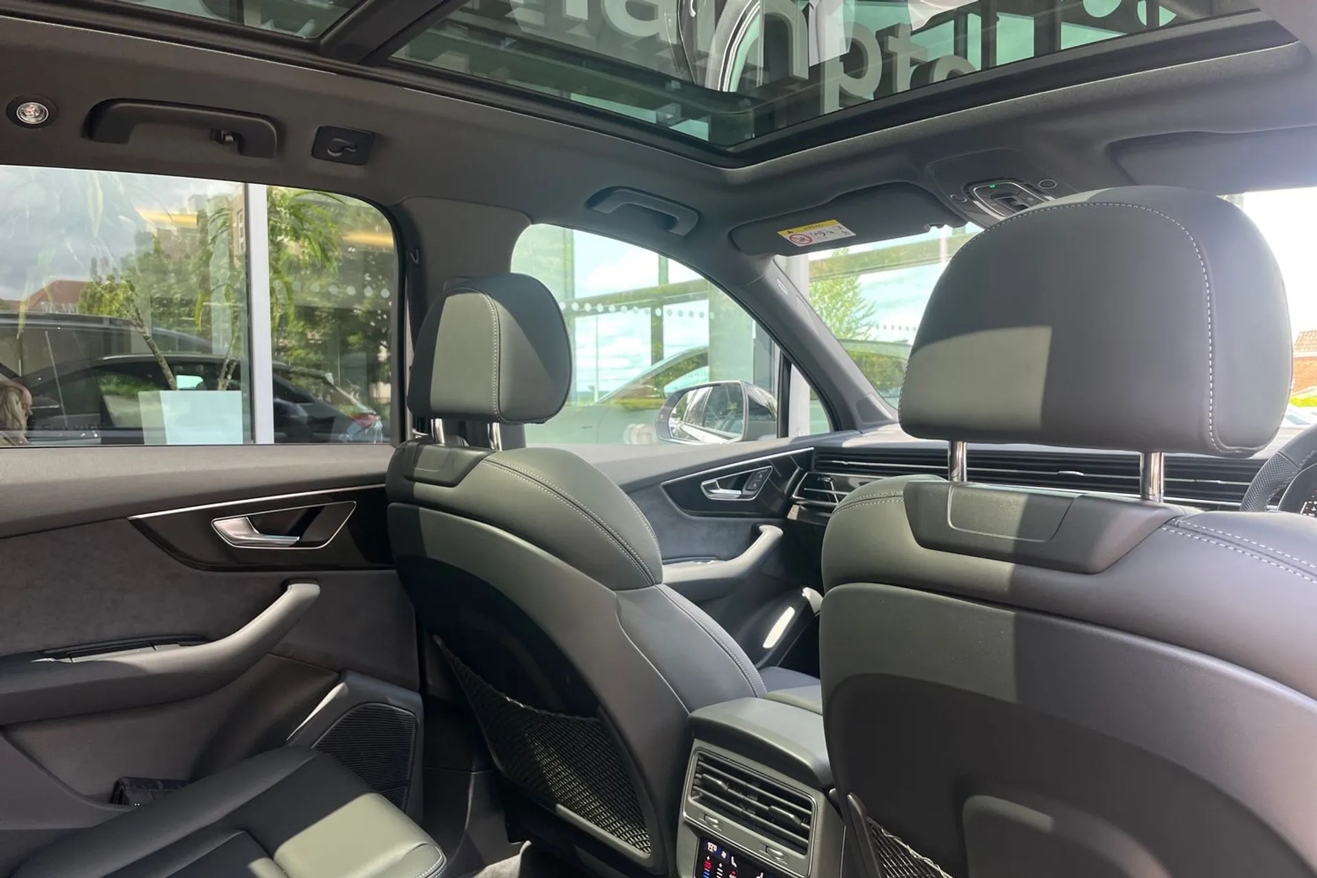 Audi Q7 thumbnail image number 23