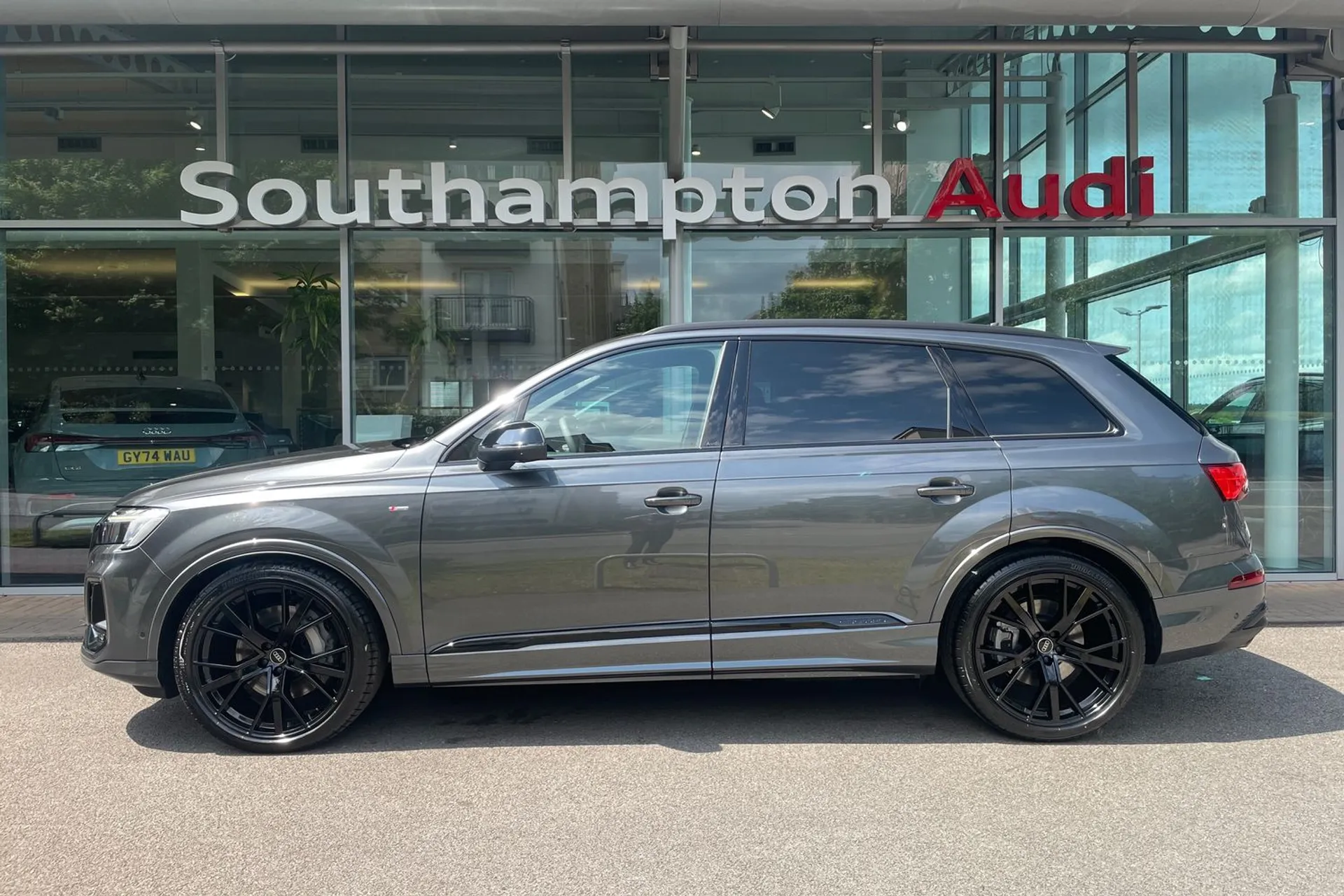 Audi Q7 thumbnail image number 10