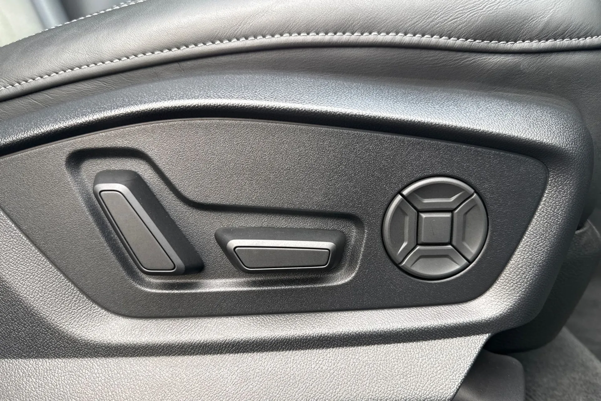 Audi Q7 thumbnail image number 36