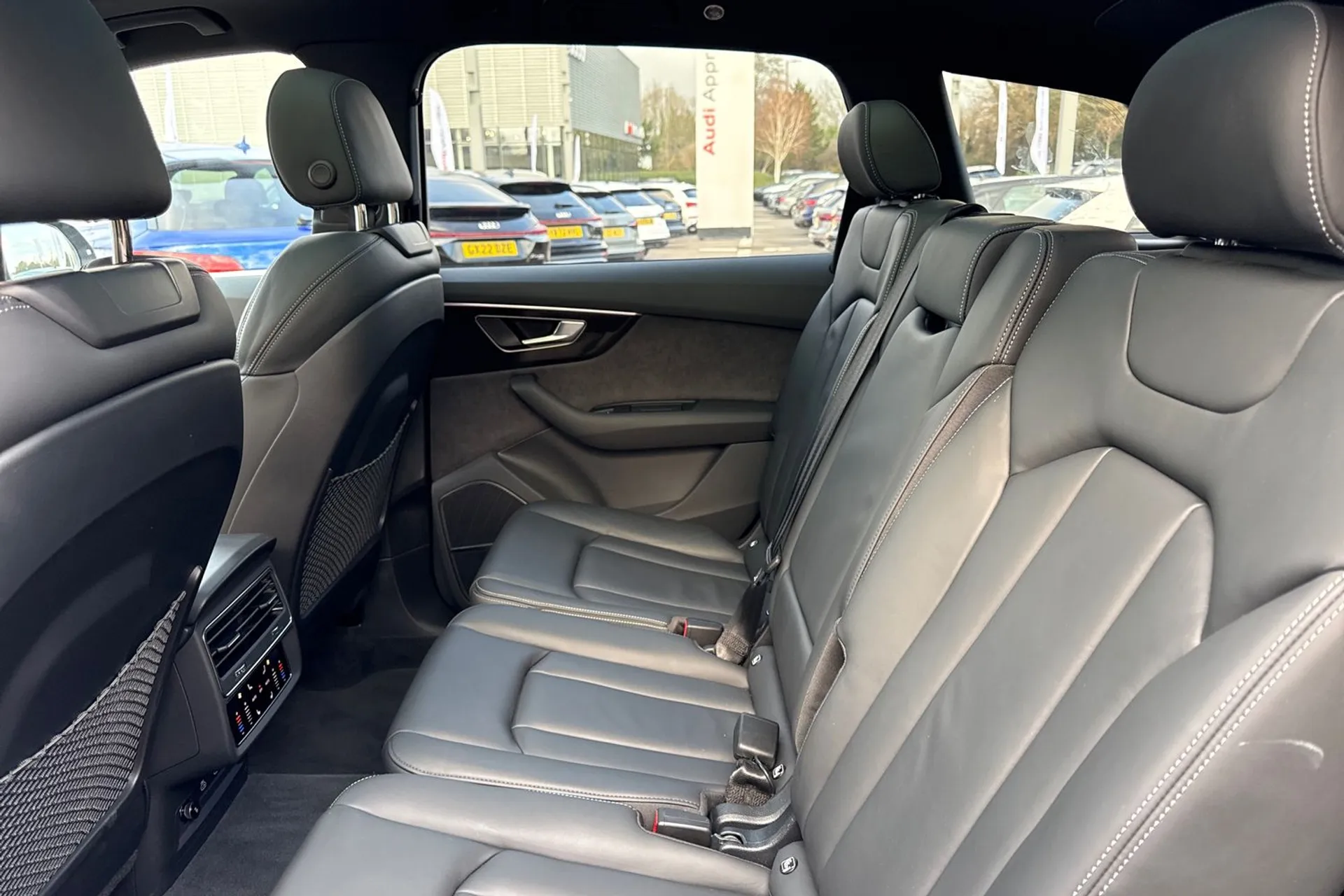 Audi Q7 thumbnail image number 40