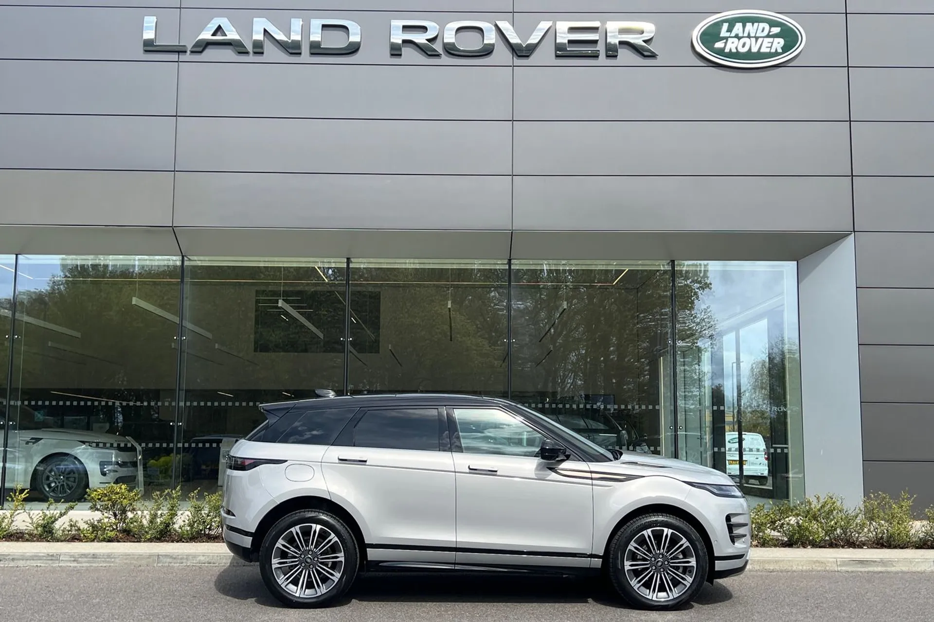 LAND ROVER RANGE ROVER EVOQUE thumbnail image number 2