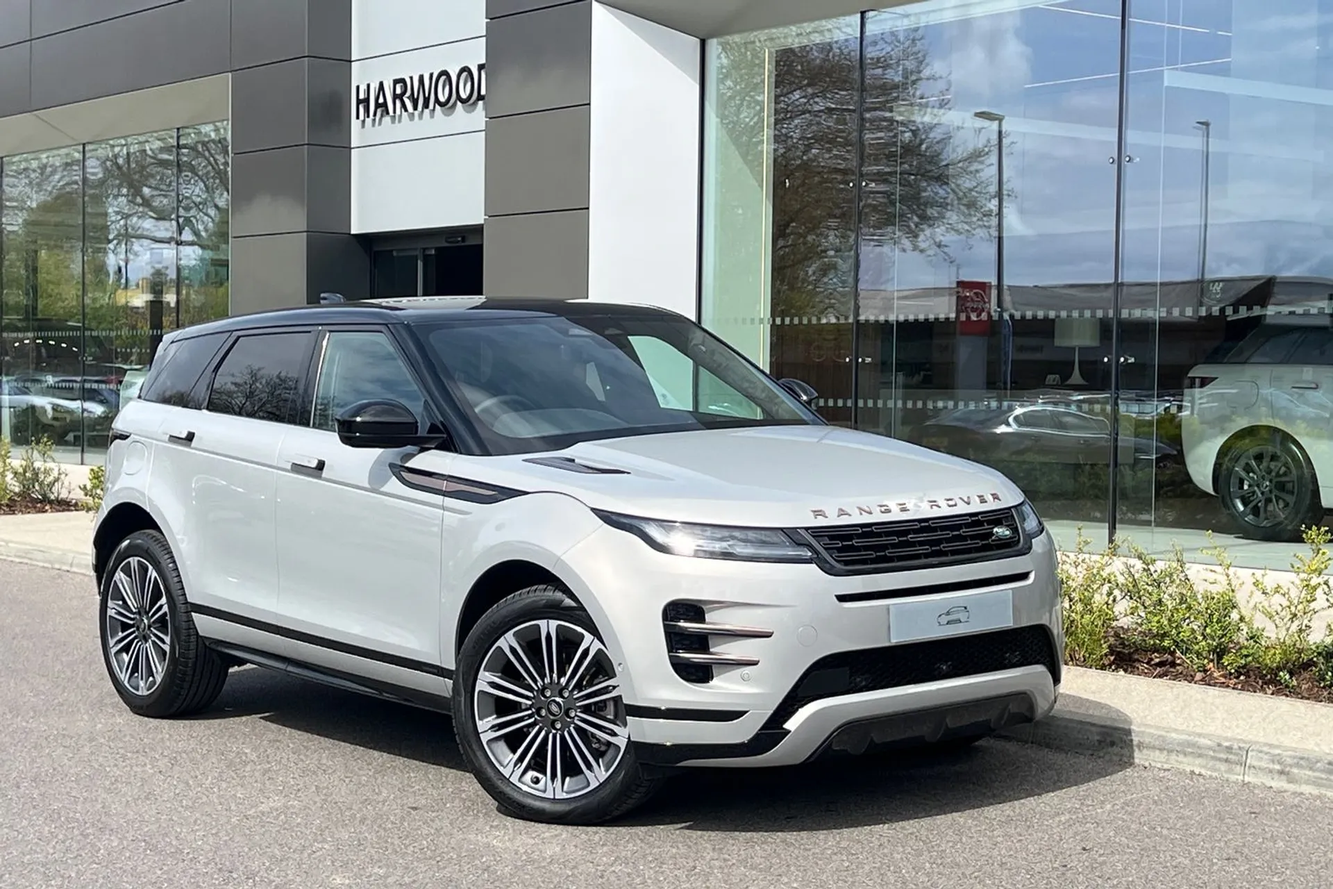 LAND ROVER RANGE ROVER EVOQUE focused image