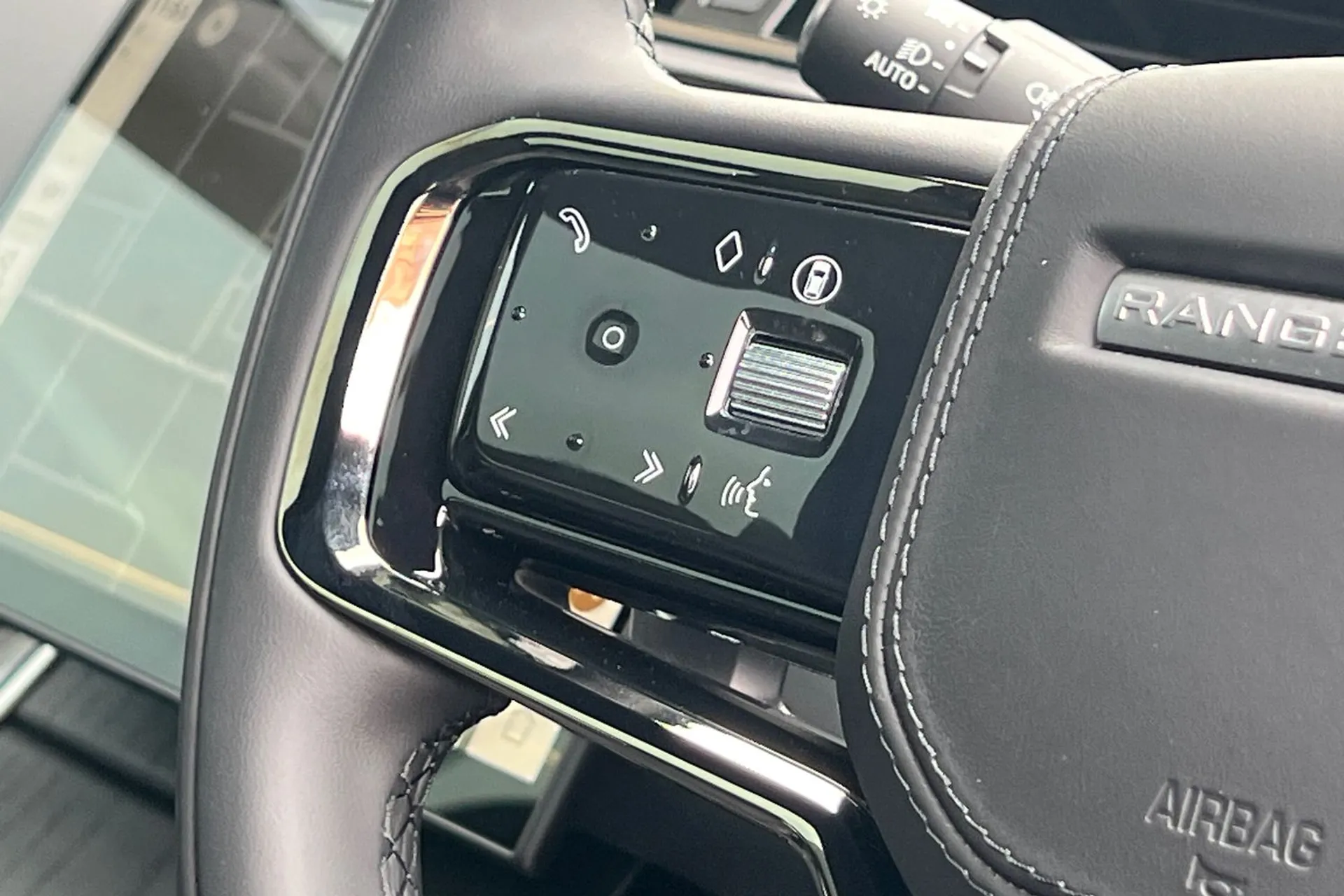 LAND ROVER RANGE ROVER EVOQUE thumbnail image number 41