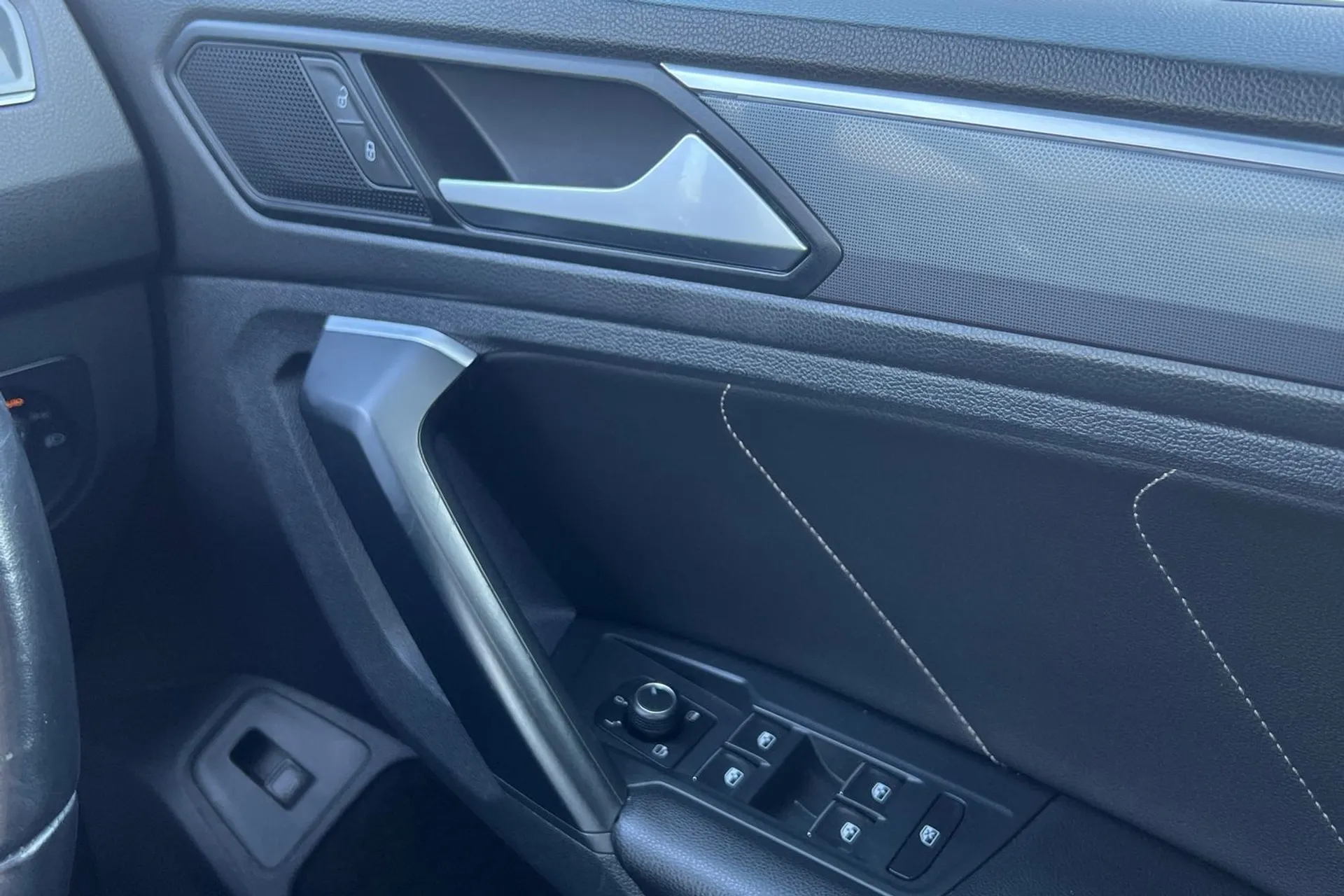 VOLKSWAGEN TIGUAN thumbnail image number 39