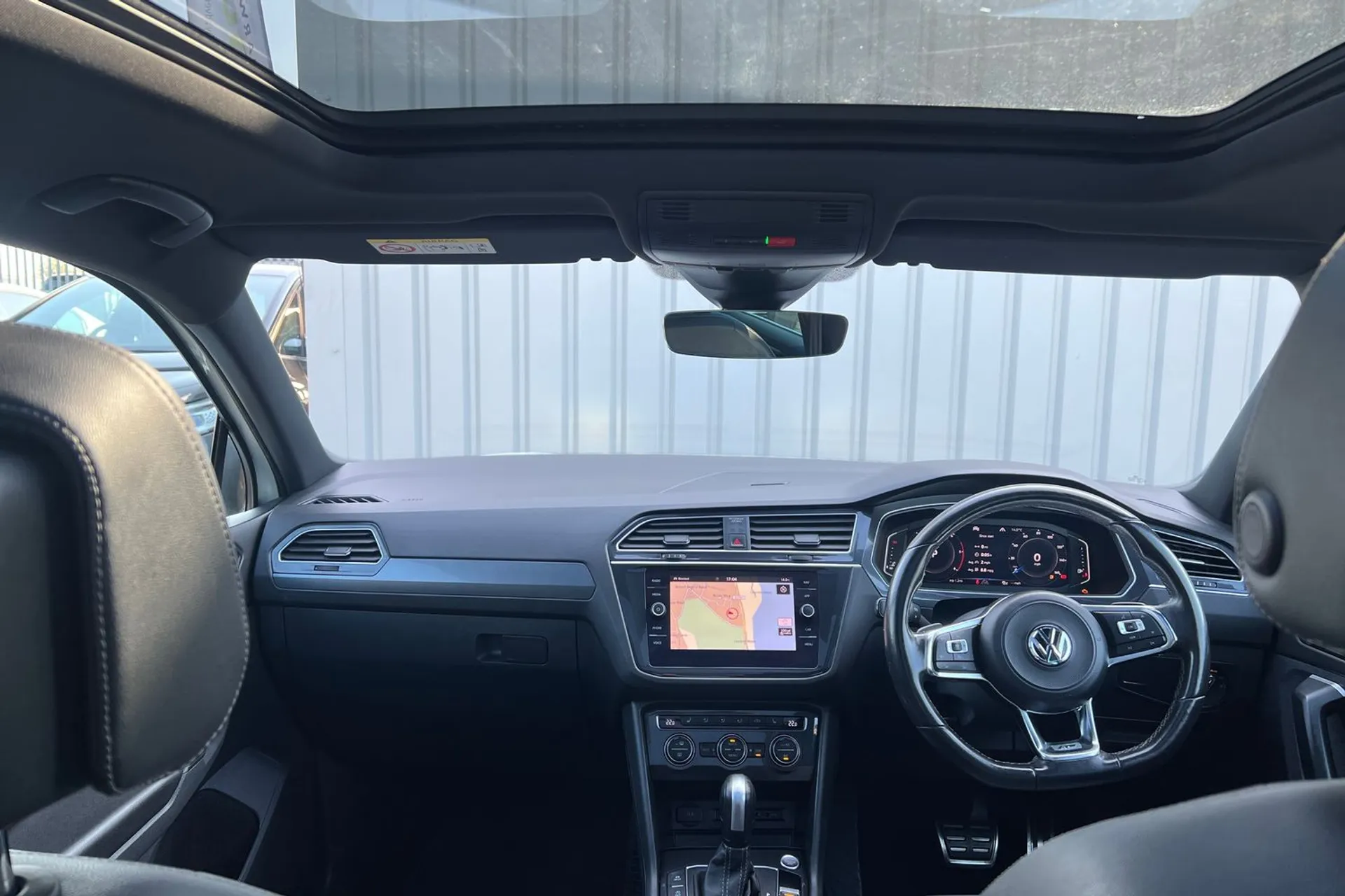 VOLKSWAGEN TIGUAN thumbnail image number 3