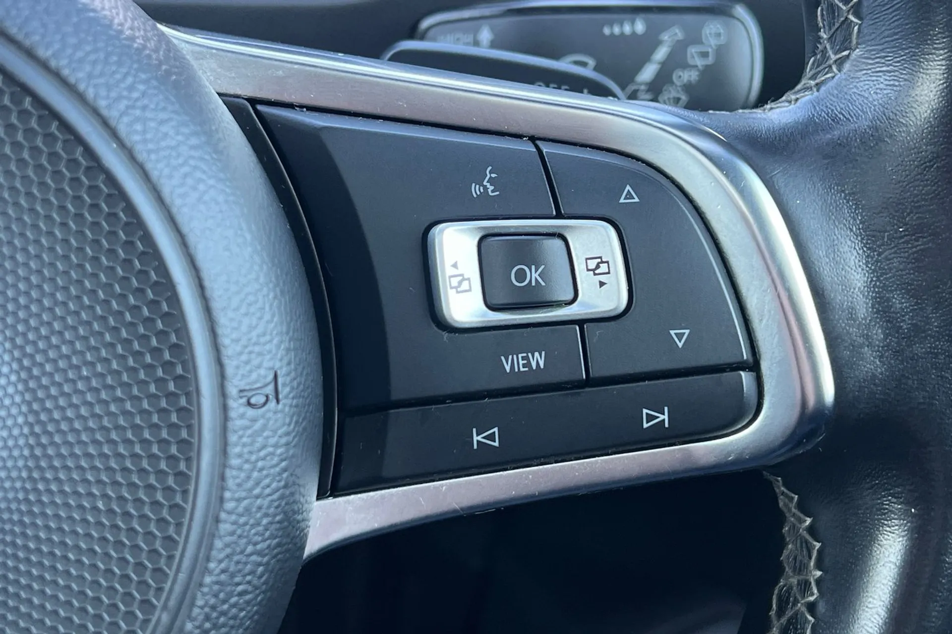 VOLKSWAGEN TIGUAN thumbnail image number 37