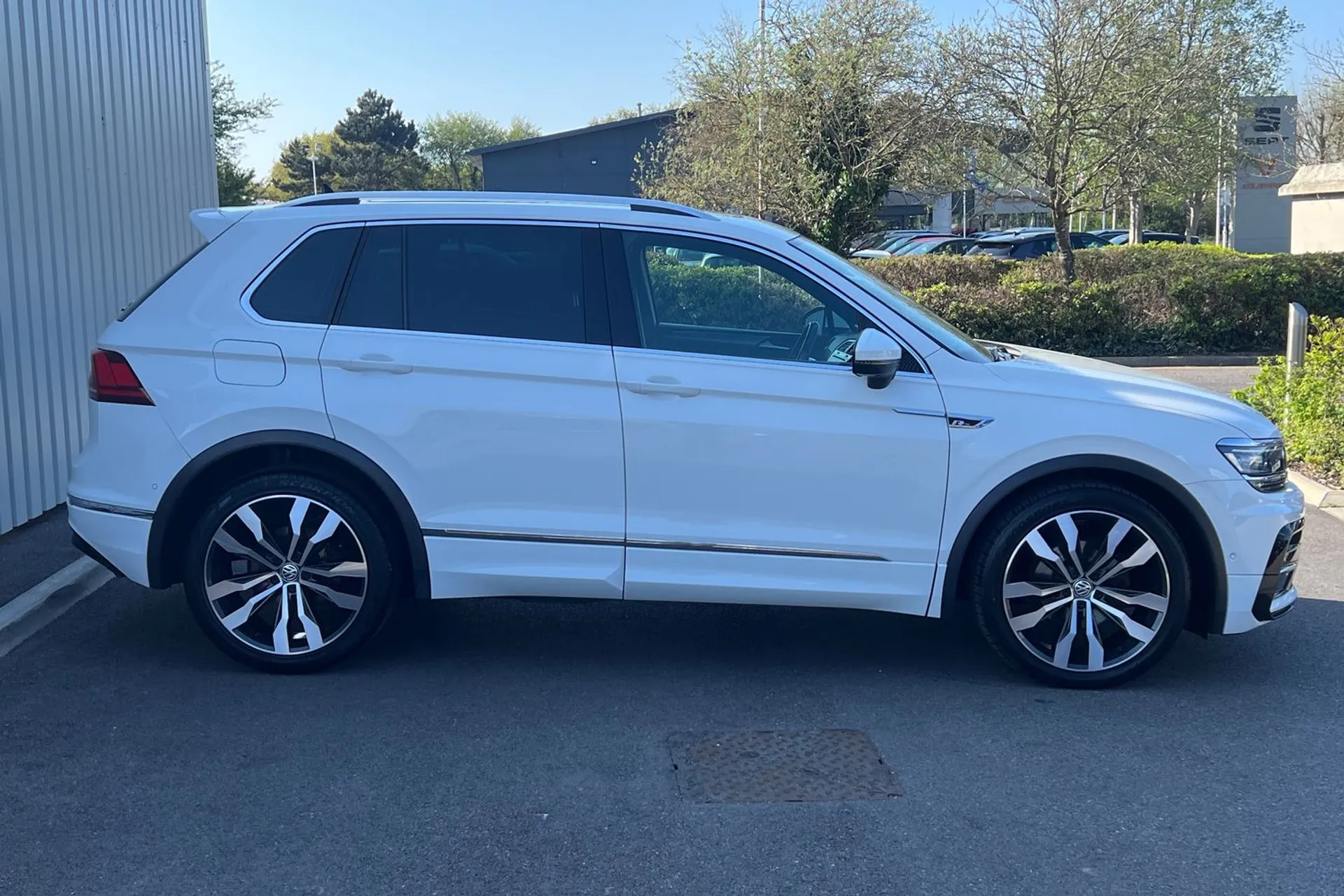 VOLKSWAGEN TIGUAN thumbnail image number 2