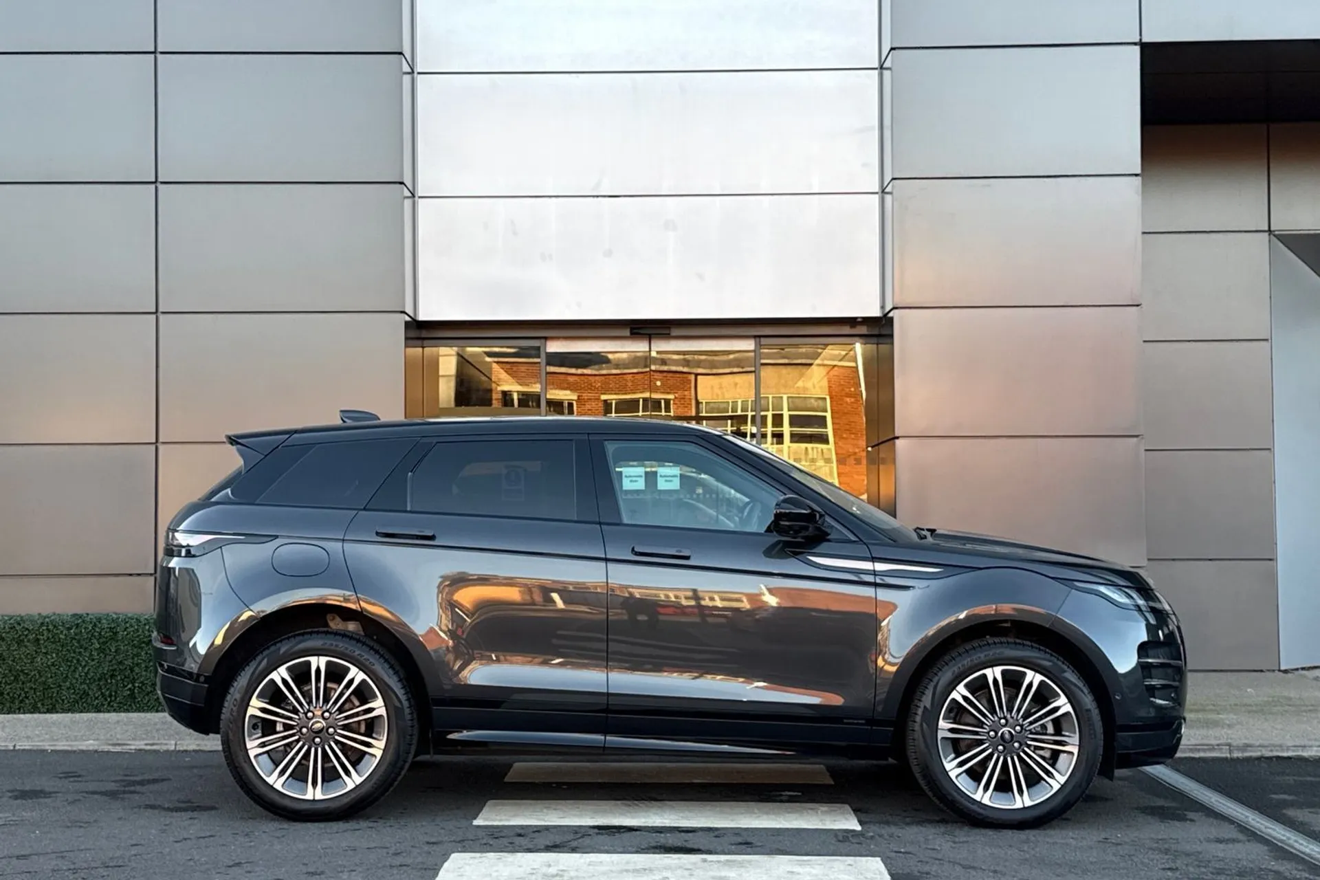 LAND ROVER RANGE ROVER EVOQUE thumbnail image number 2