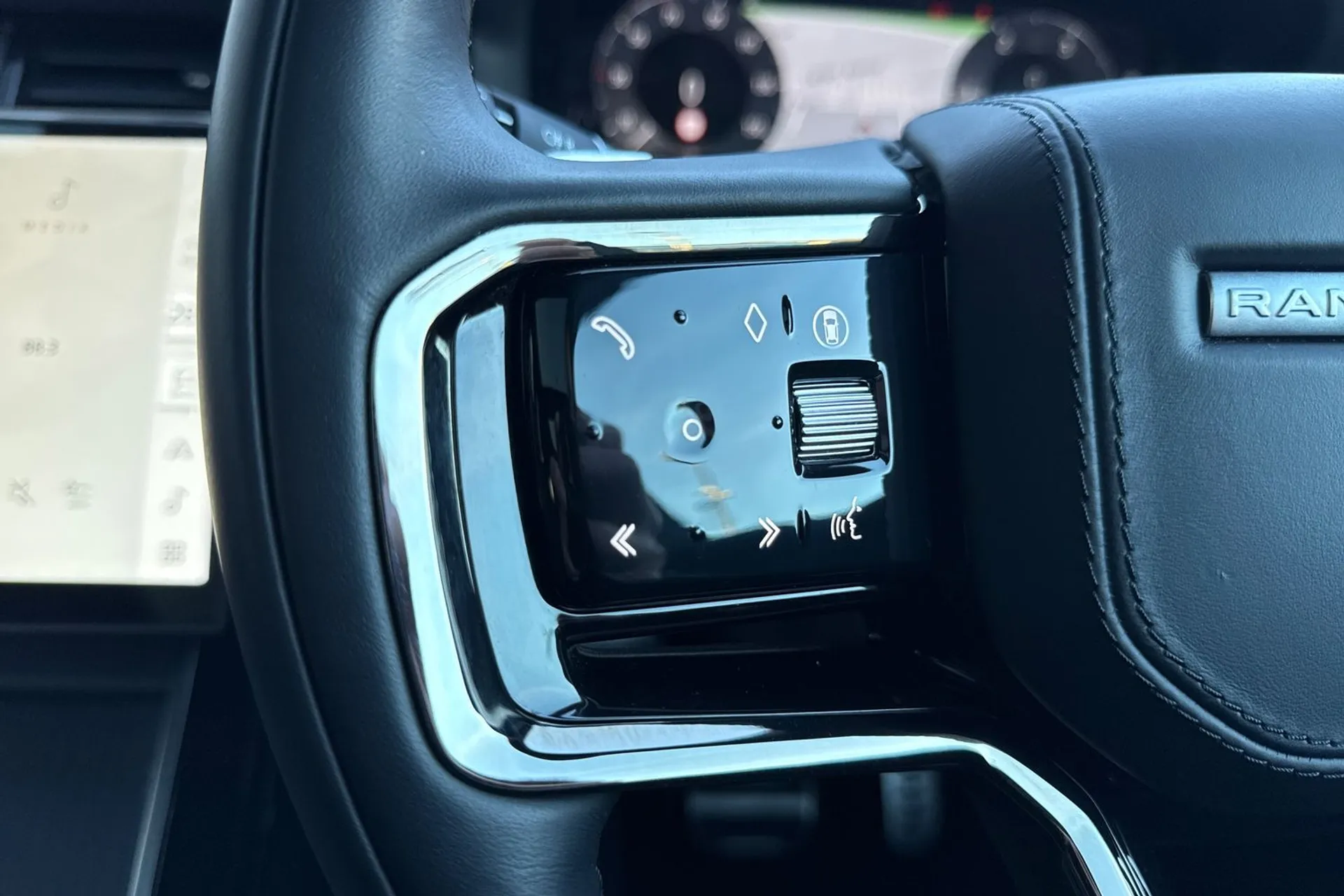 LAND ROVER RANGE ROVER EVOQUE thumbnail image number 35