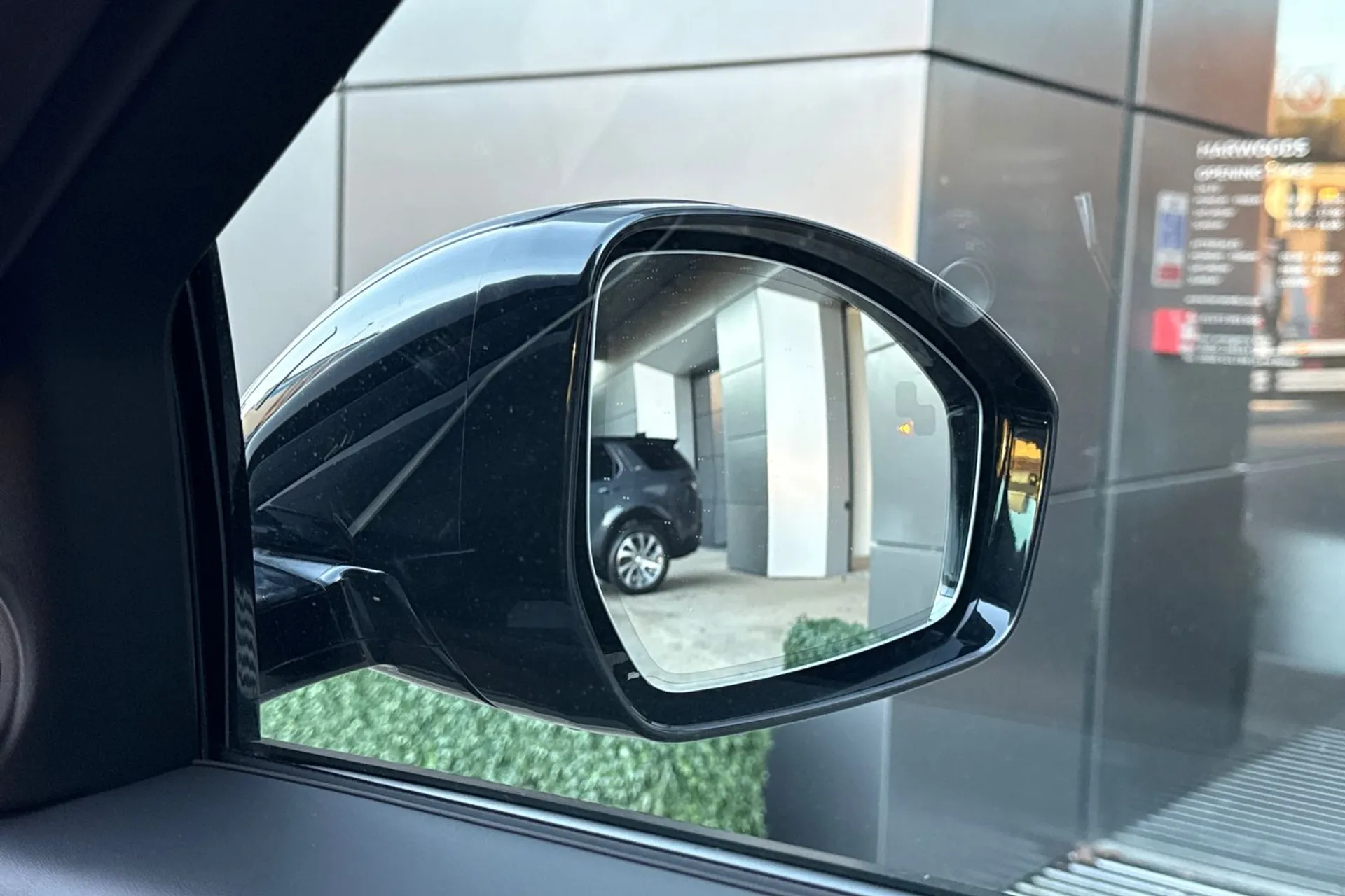 LAND ROVER RANGE ROVER EVOQUE thumbnail image number 16