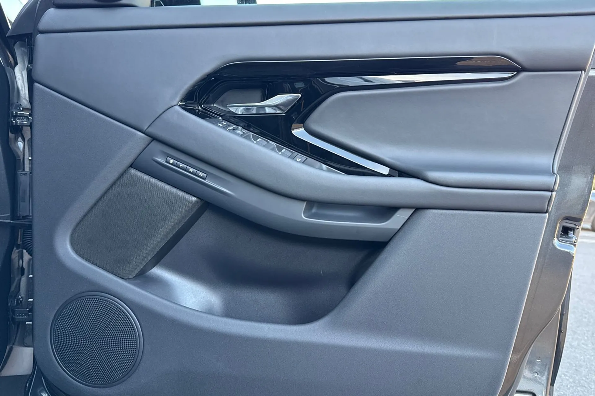 LAND ROVER RANGE ROVER EVOQUE thumbnail image number 25