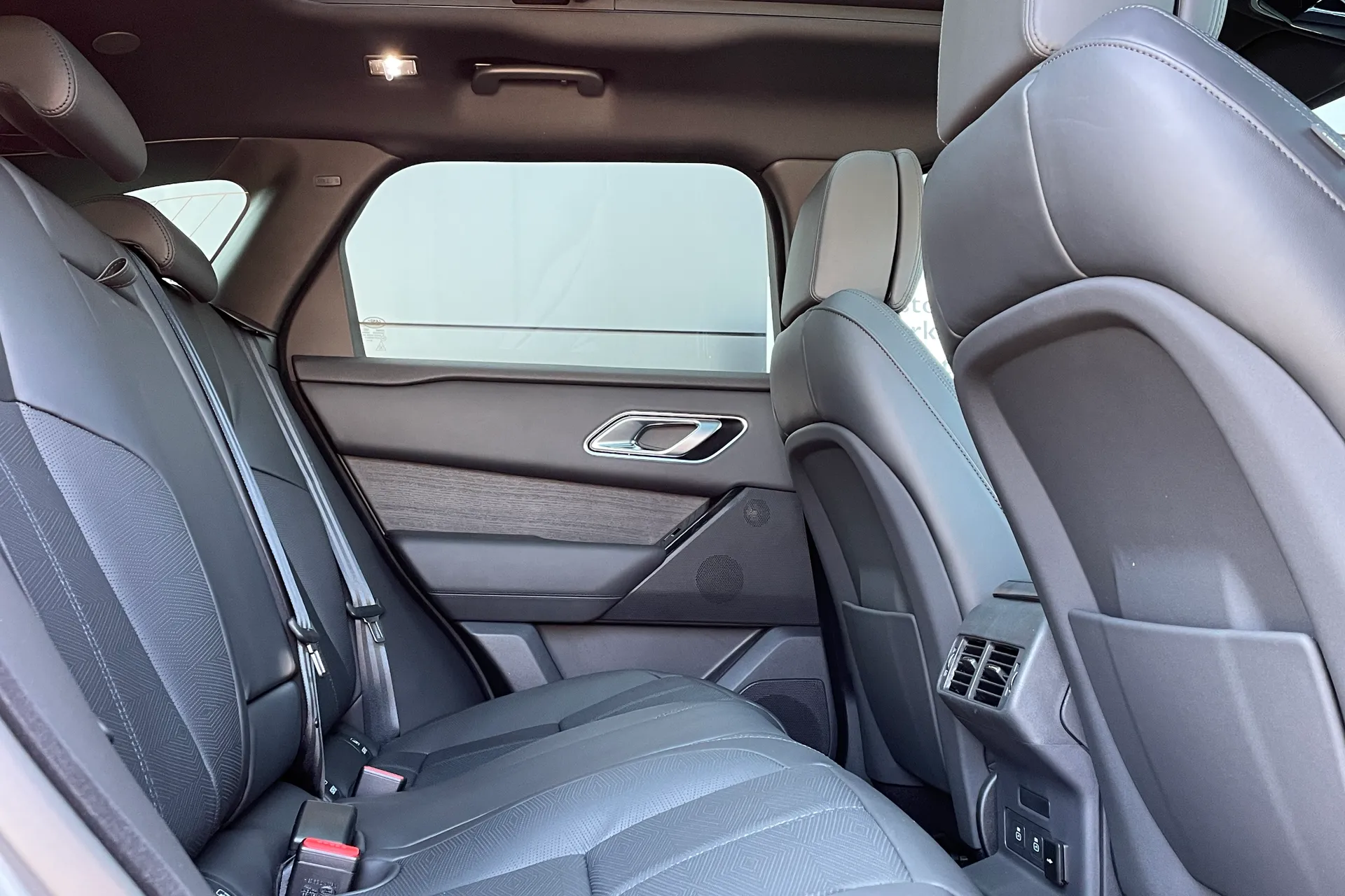 LAND ROVER RANGE ROVER VELAR thumbnail image number 22