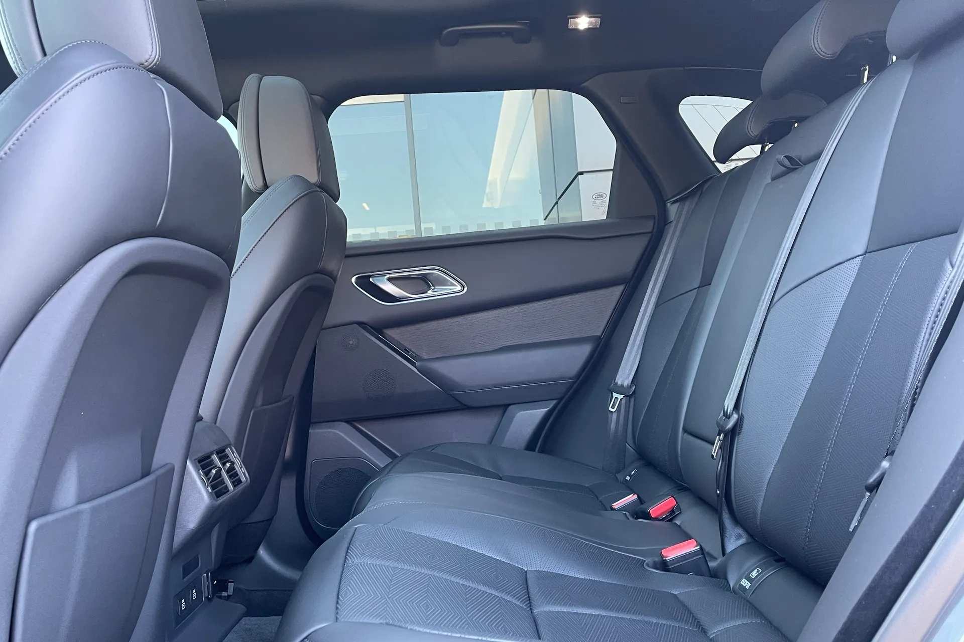 LAND ROVER RANGE ROVER VELAR thumbnail image number 42