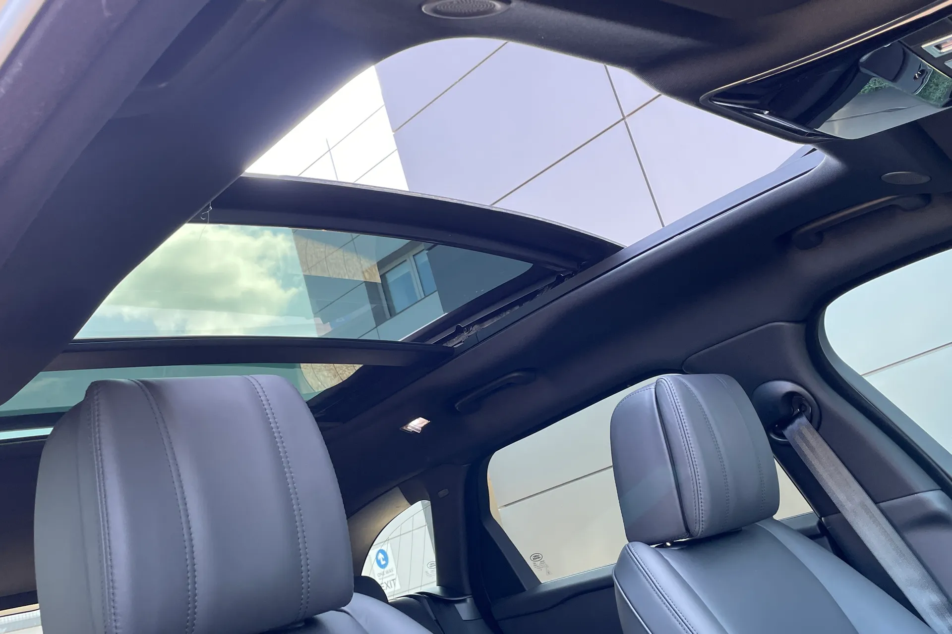 LAND ROVER RANGE ROVER VELAR thumbnail image number 13