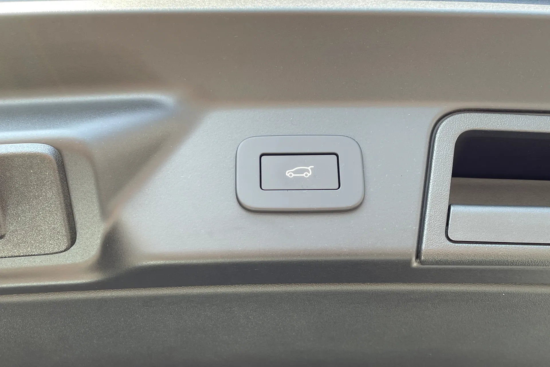 LAND ROVER RANGE ROVER VELAR thumbnail image number 63