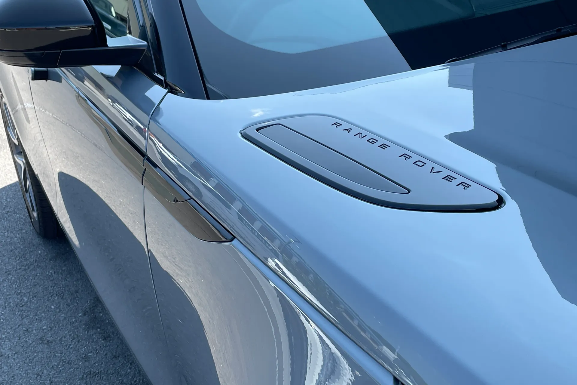 LAND ROVER RANGE ROVER VELAR thumbnail image number 25