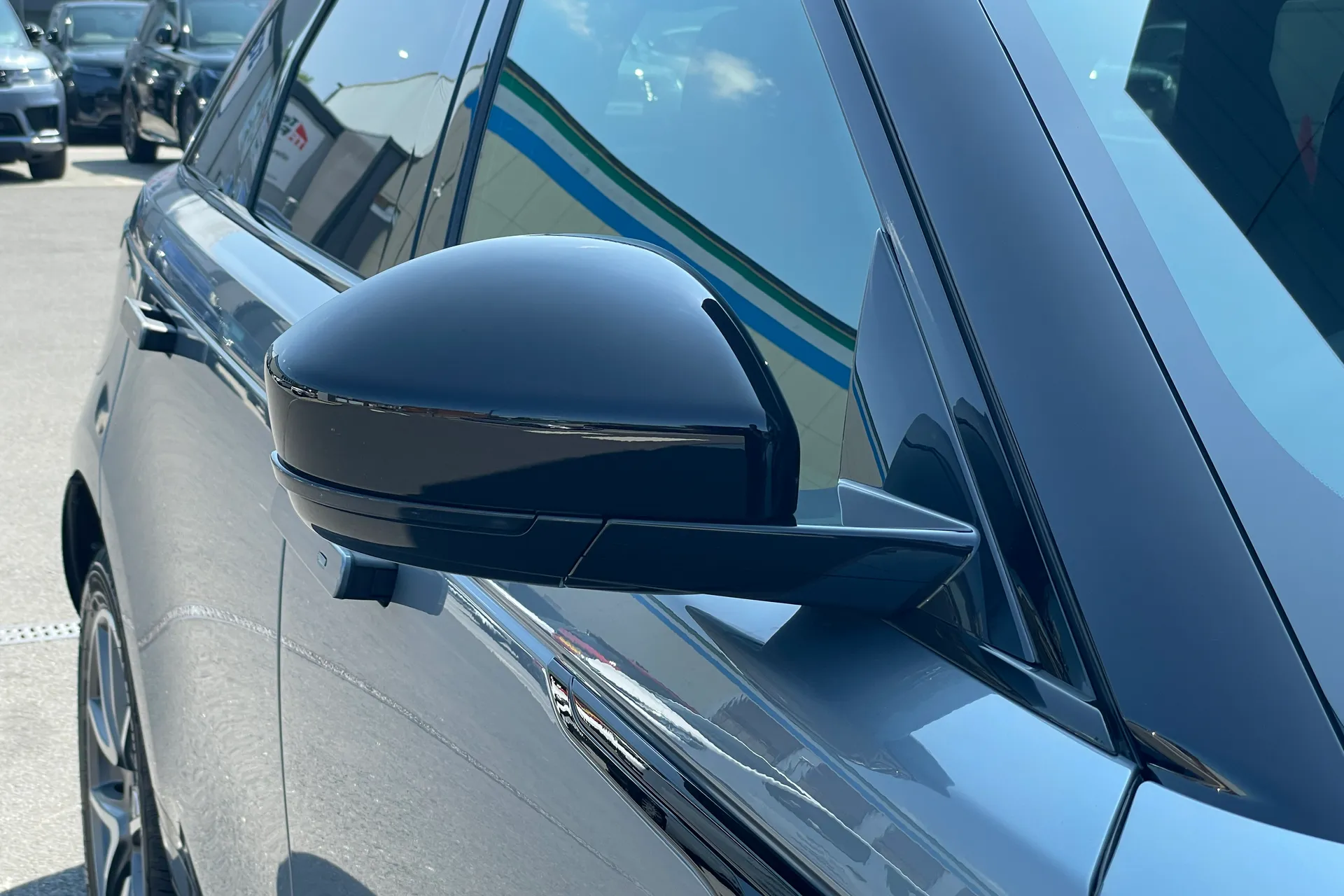 LAND ROVER RANGE ROVER VELAR thumbnail image number 33