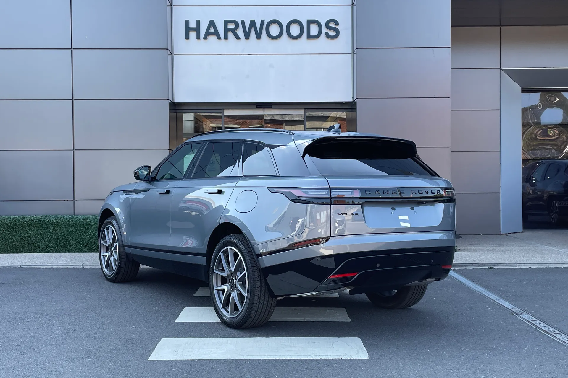 LAND ROVER RANGE ROVER VELAR thumbnail image number 10