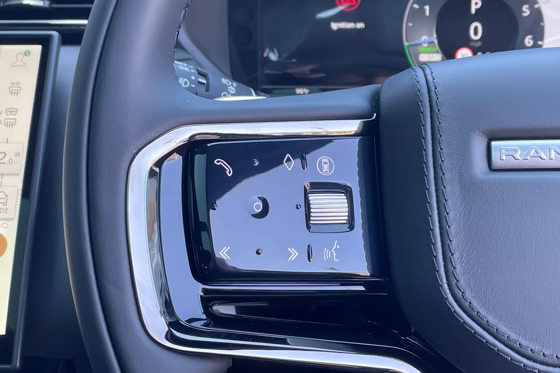 LAND ROVER RANGE ROVER VELAR thumbnail image number 28