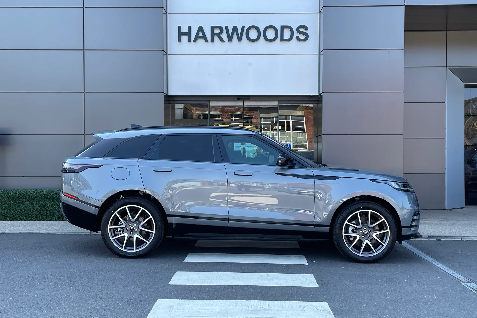 LAND ROVER RANGE ROVER VELAR thumbnail image number 2