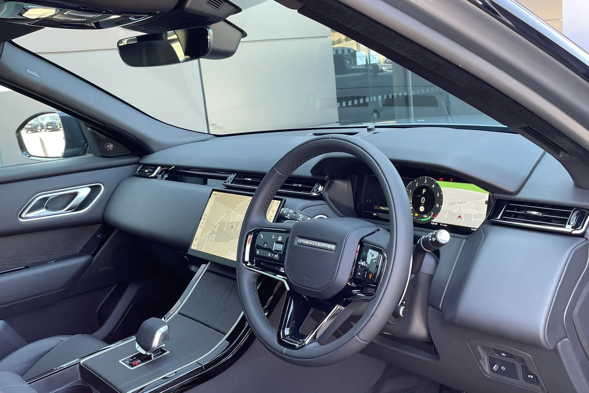 LAND ROVER RANGE ROVER VELAR thumbnail image number 16