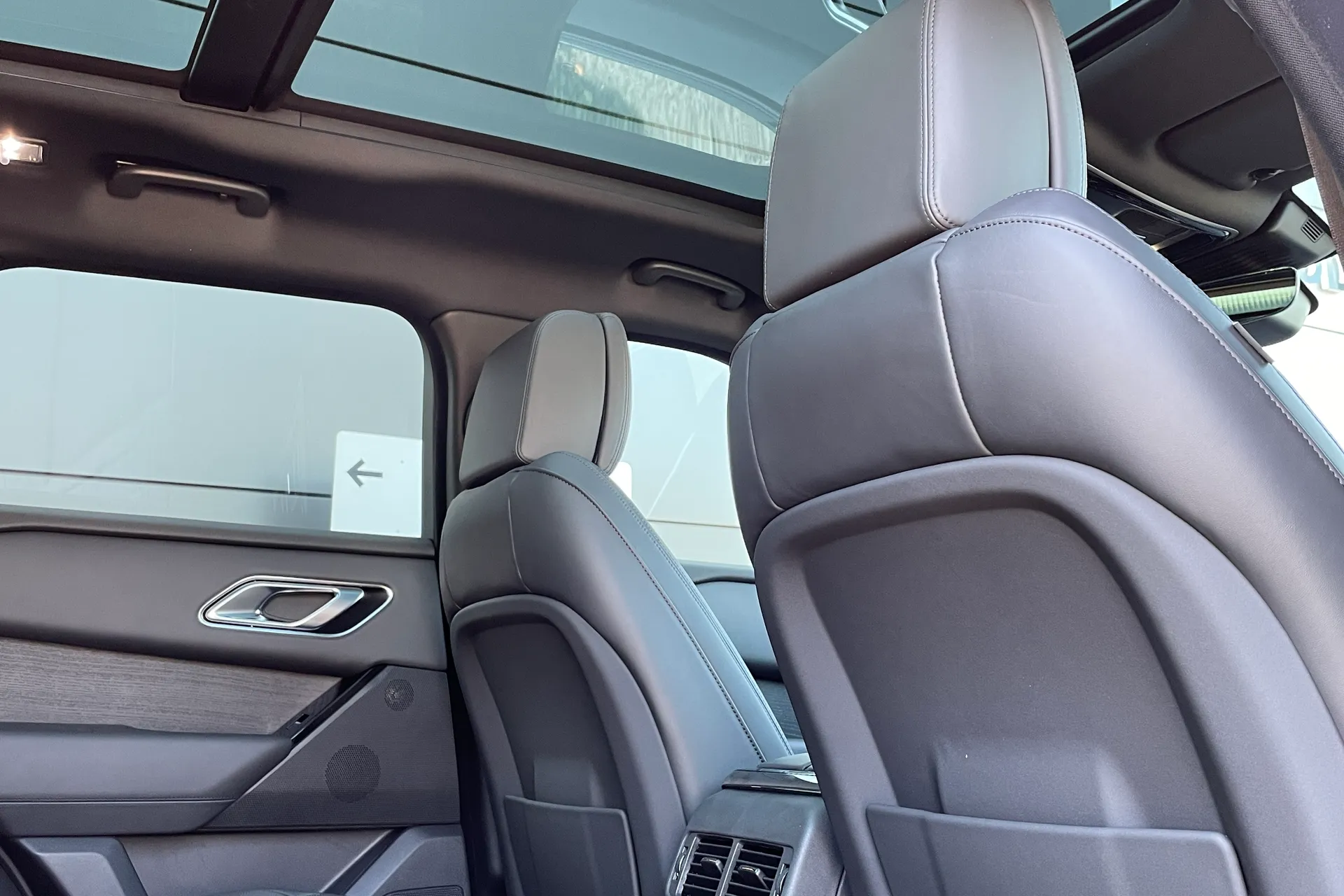 LAND ROVER RANGE ROVER VELAR thumbnail image number 23