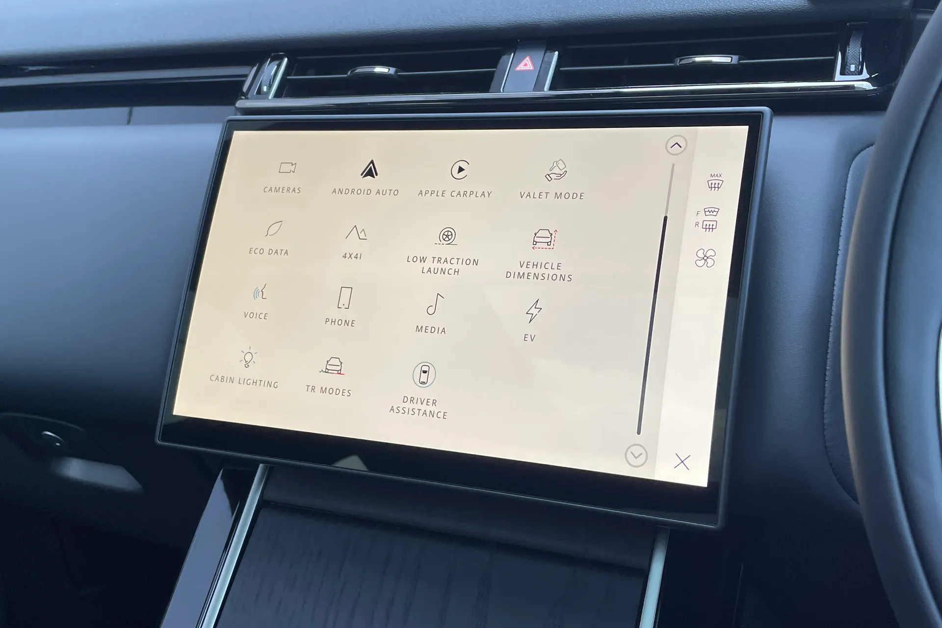 LAND ROVER RANGE ROVER VELAR thumbnail image number 56