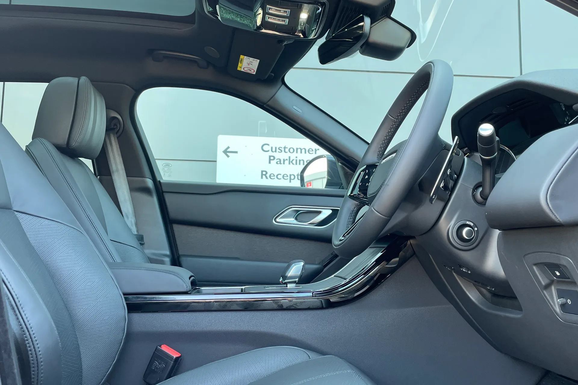 LAND ROVER RANGE ROVER VELAR thumbnail image number 17