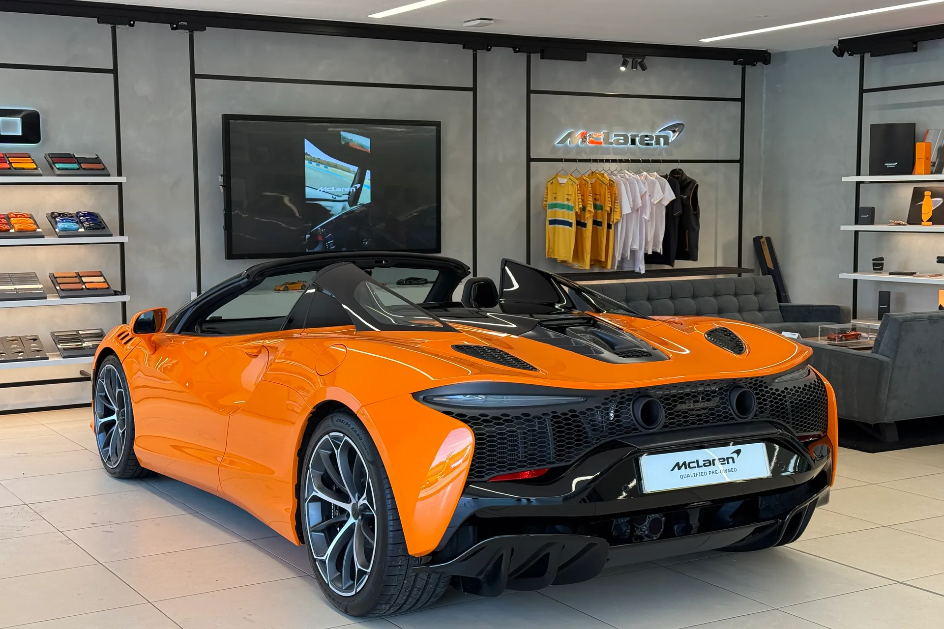 McLaren ARTURA thumbnail image number 38