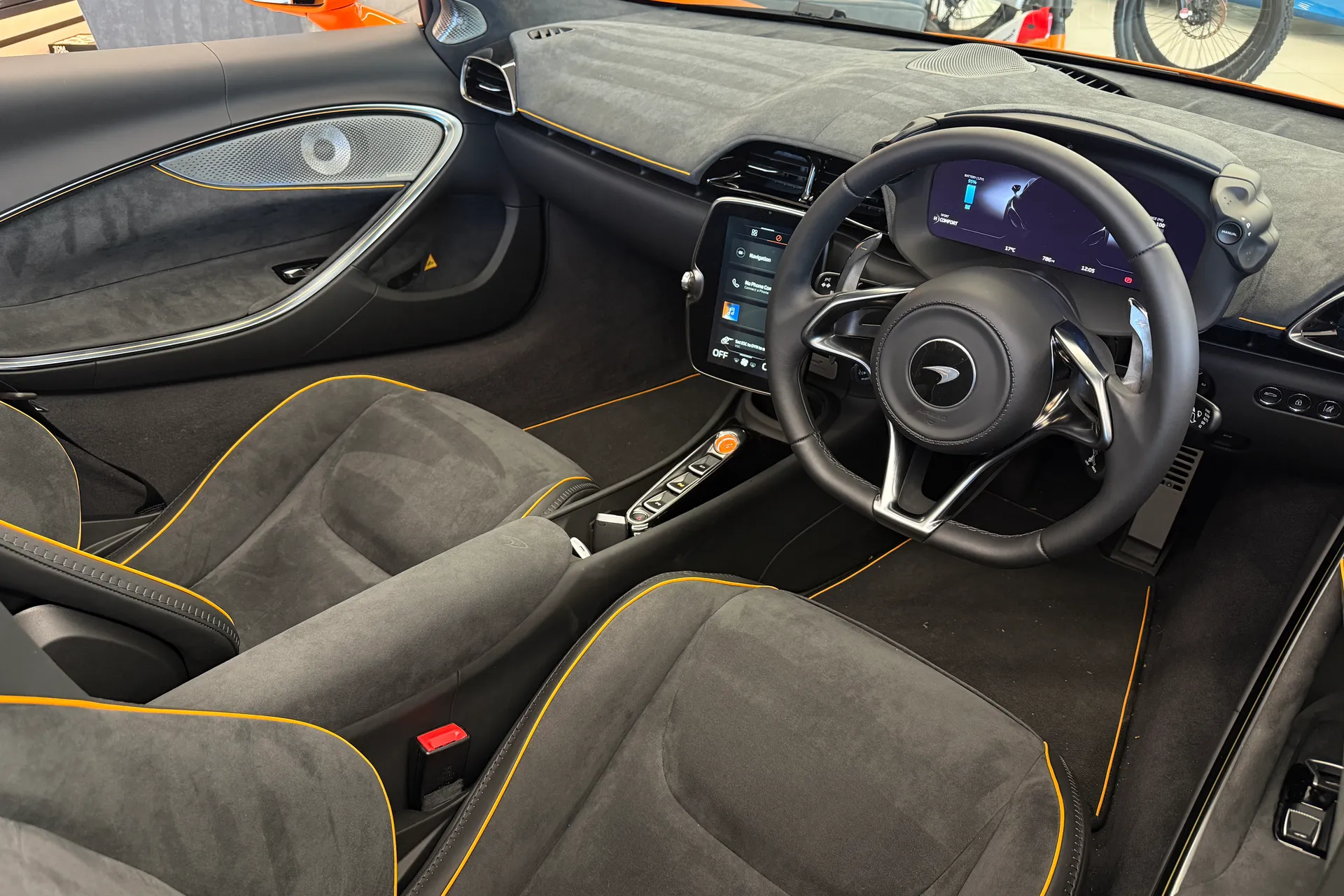McLaren ARTURA thumbnail image number 10
