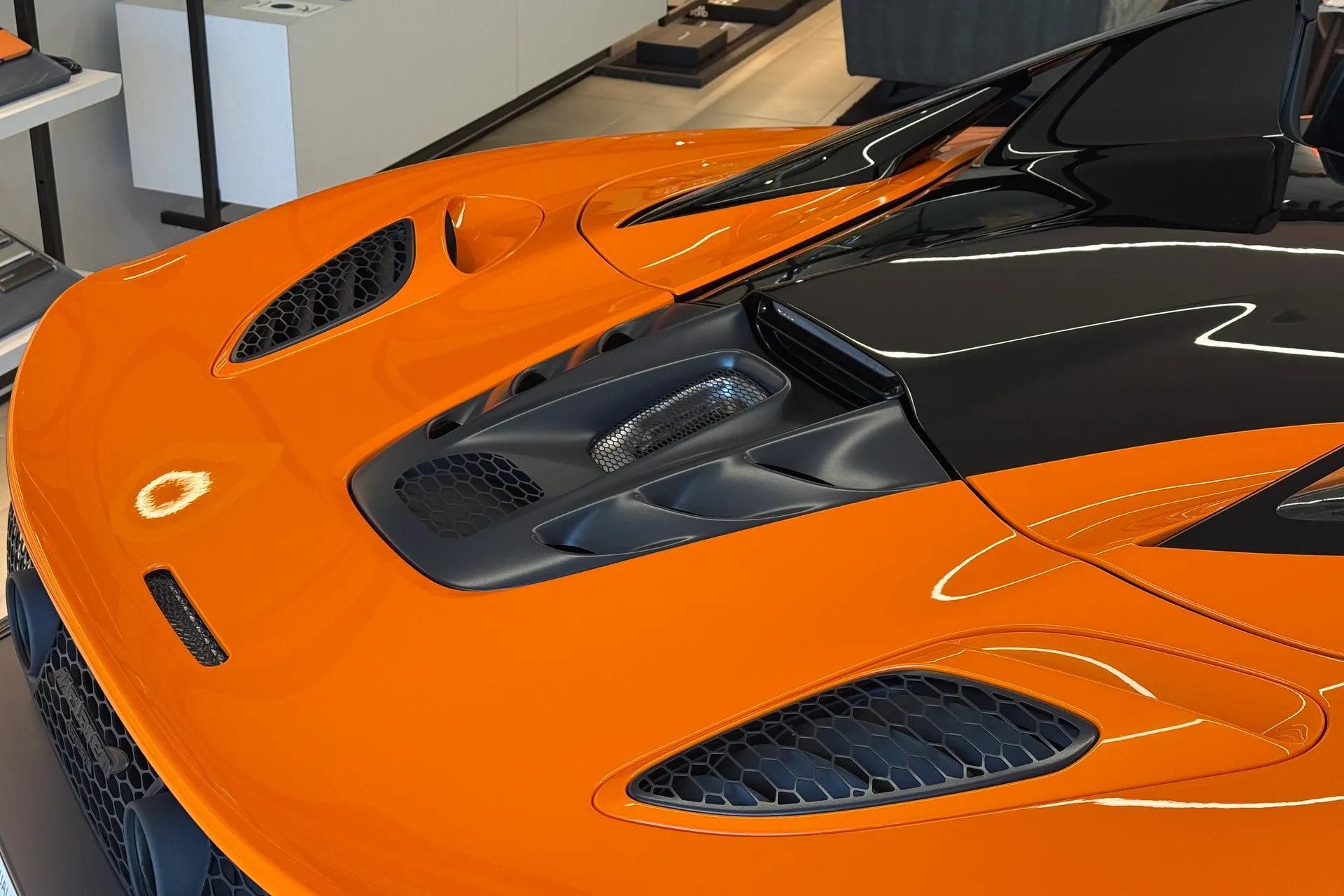 McLaren ARTURA thumbnail image number 14