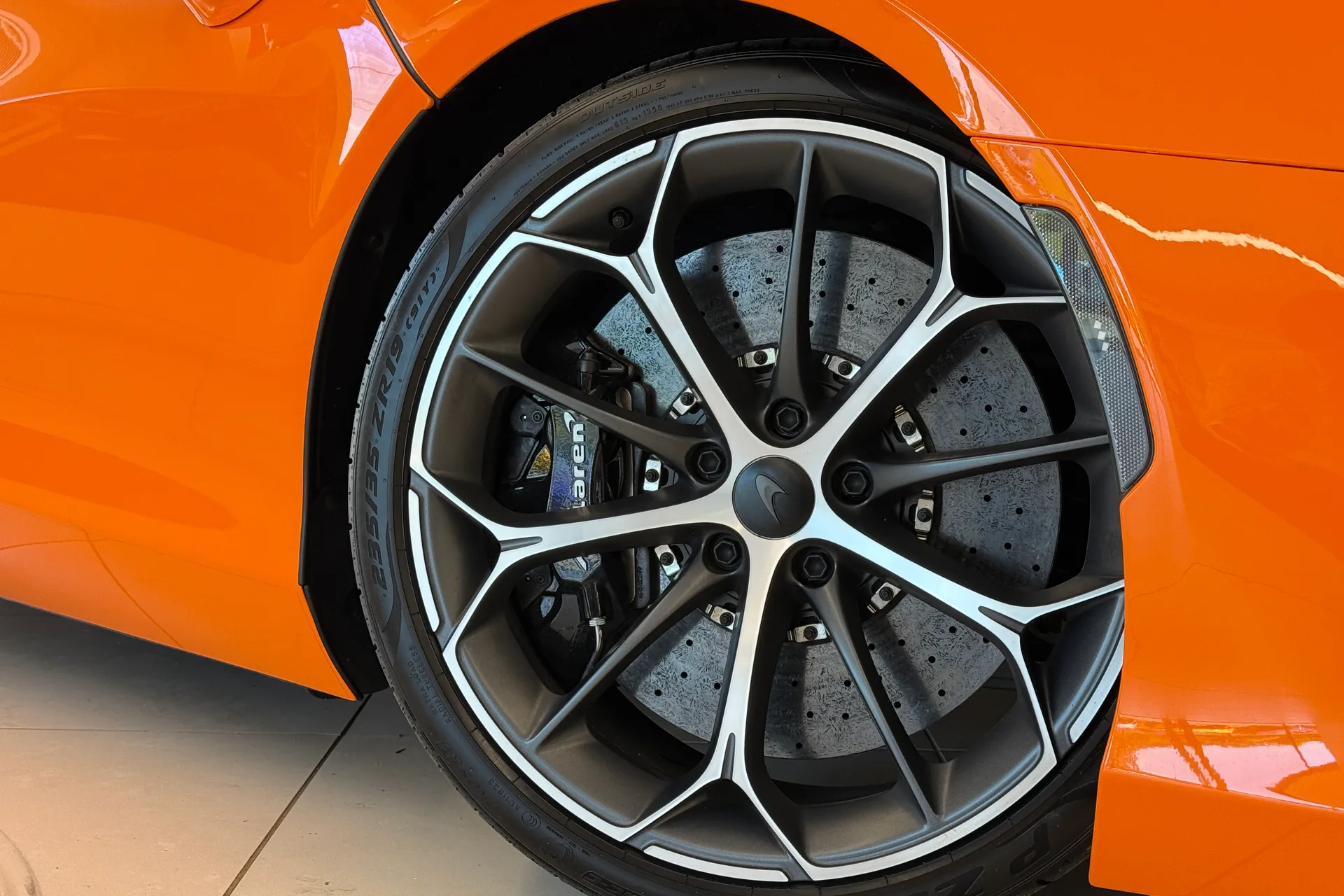 McLaren ARTURA thumbnail image number 9