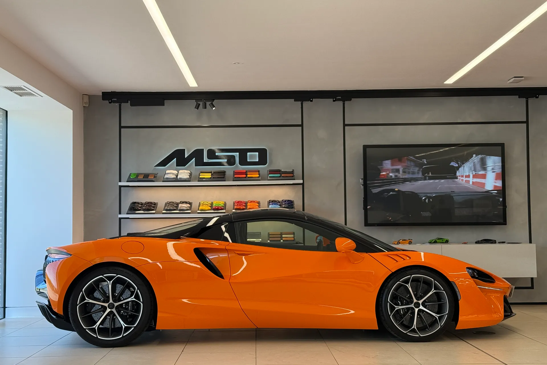 McLaren ARTURA thumbnail image number 31
