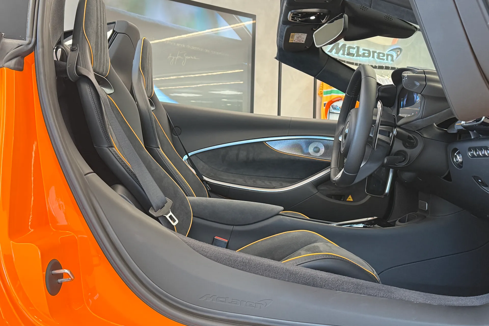 McLaren ARTURA thumbnail image number 5
