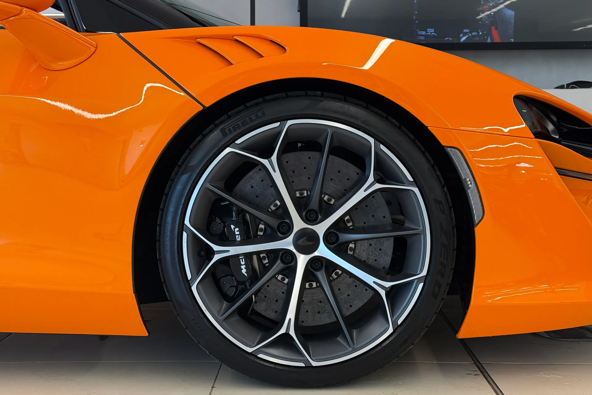 McLaren ARTURA thumbnail image number 3