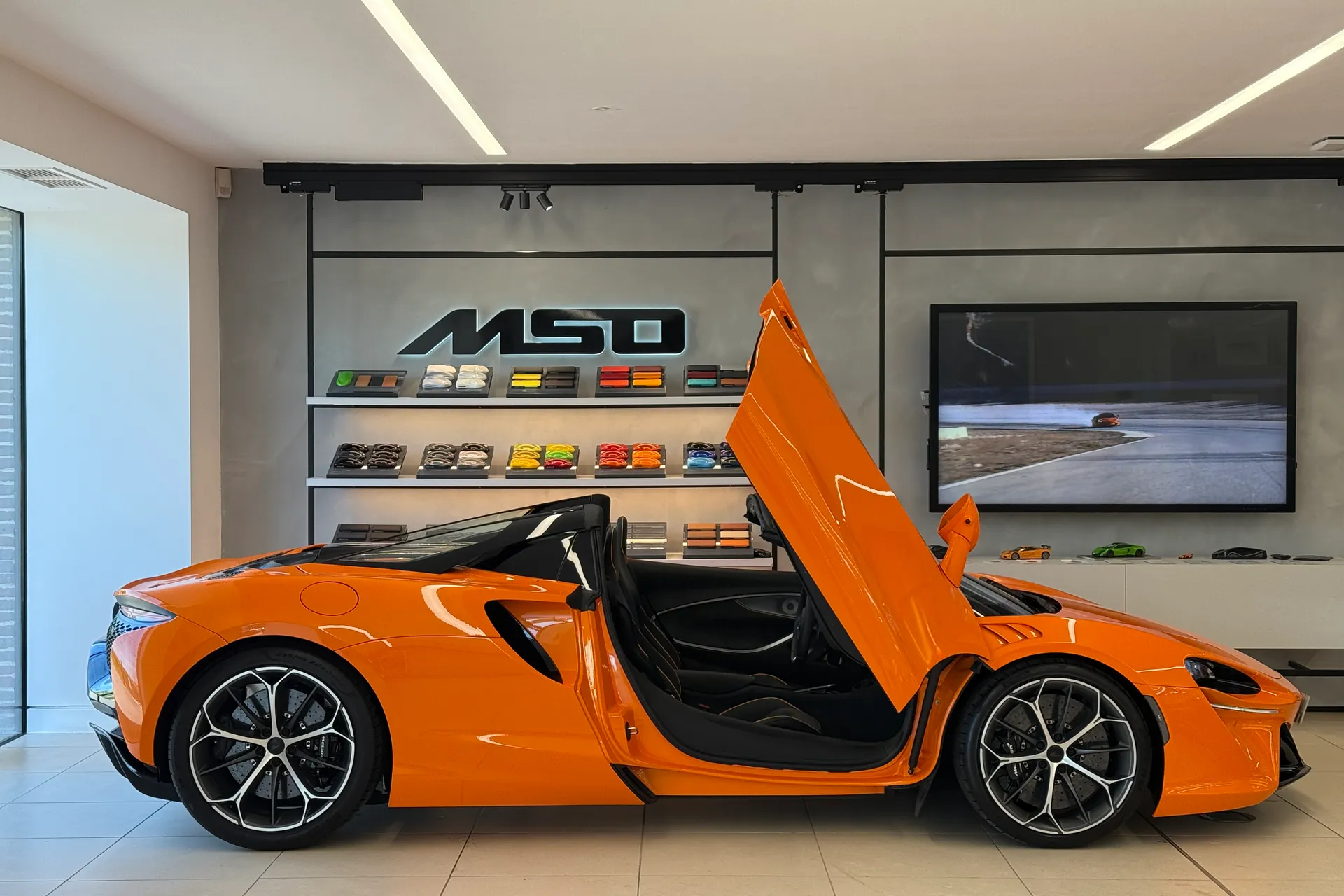 McLaren ARTURA thumbnail image number 28