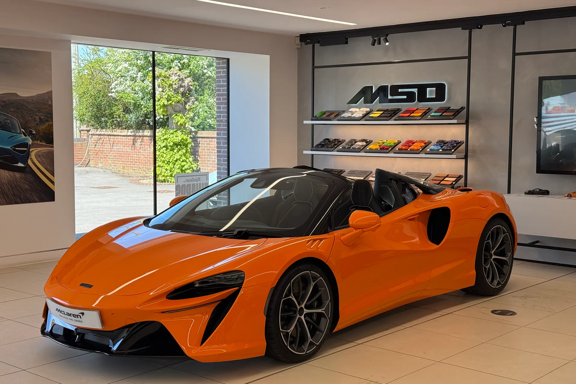 McLaren ARTURA thumbnail image number 34