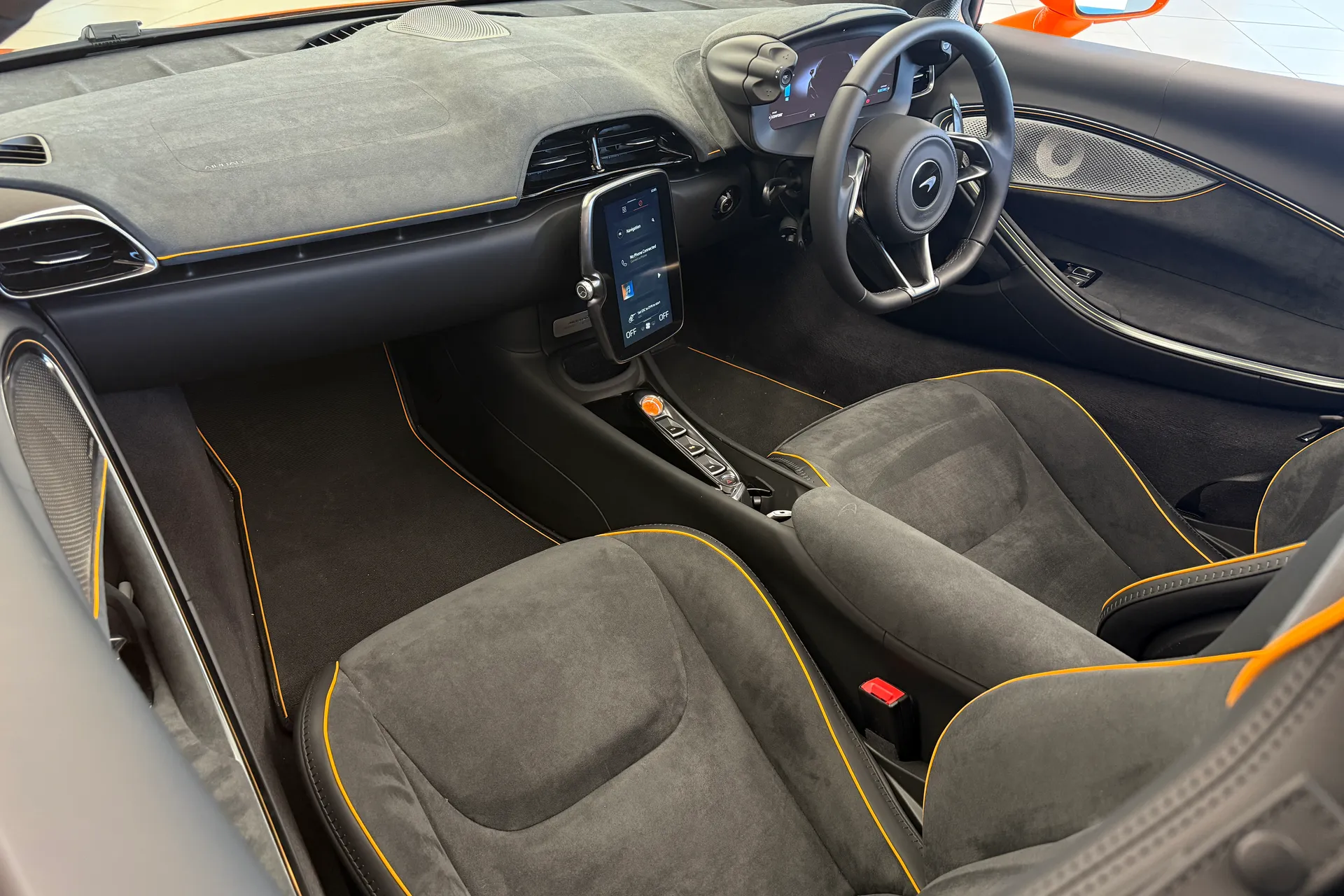 McLaren ARTURA thumbnail image number 11