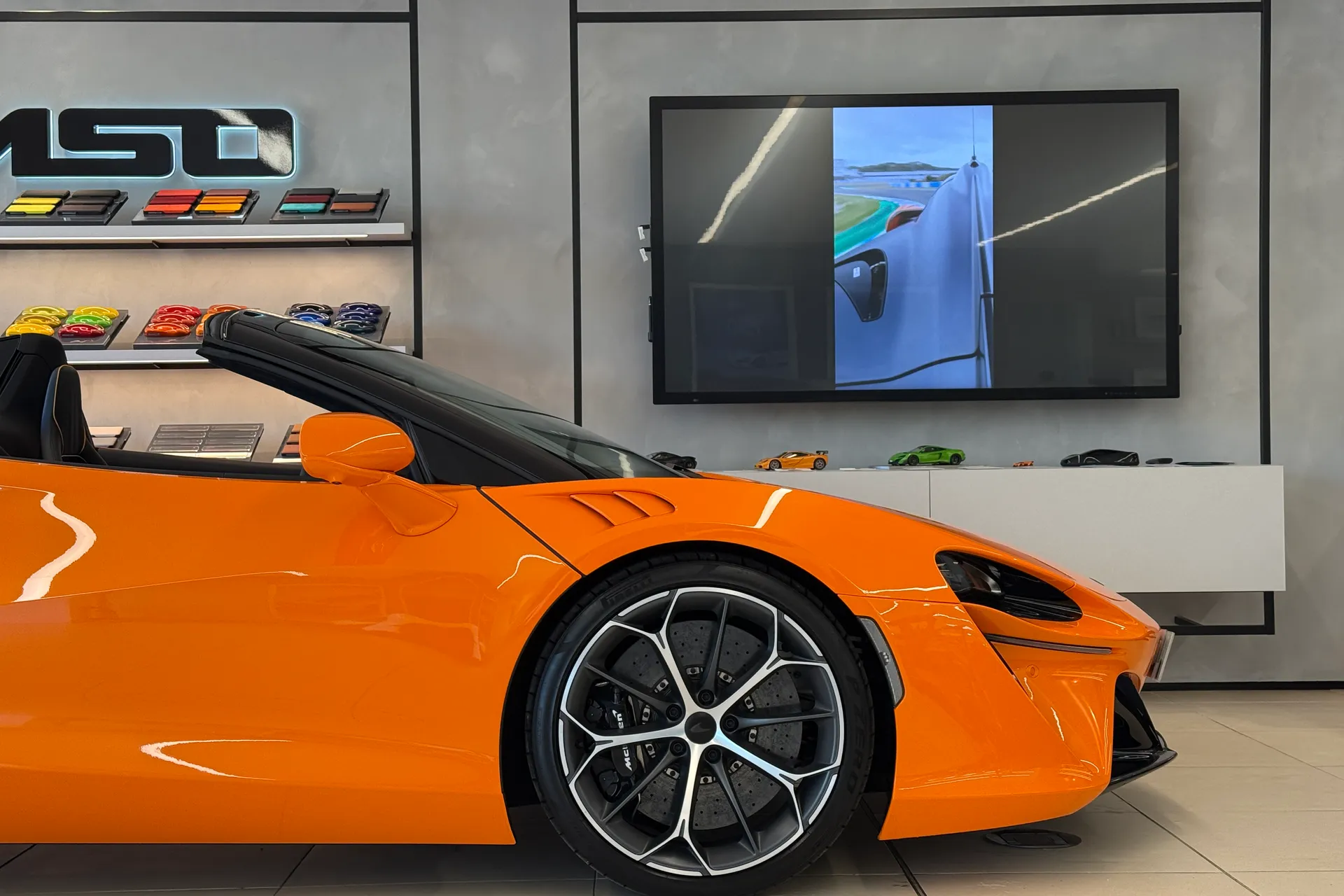 McLaren ARTURA thumbnail image number 25