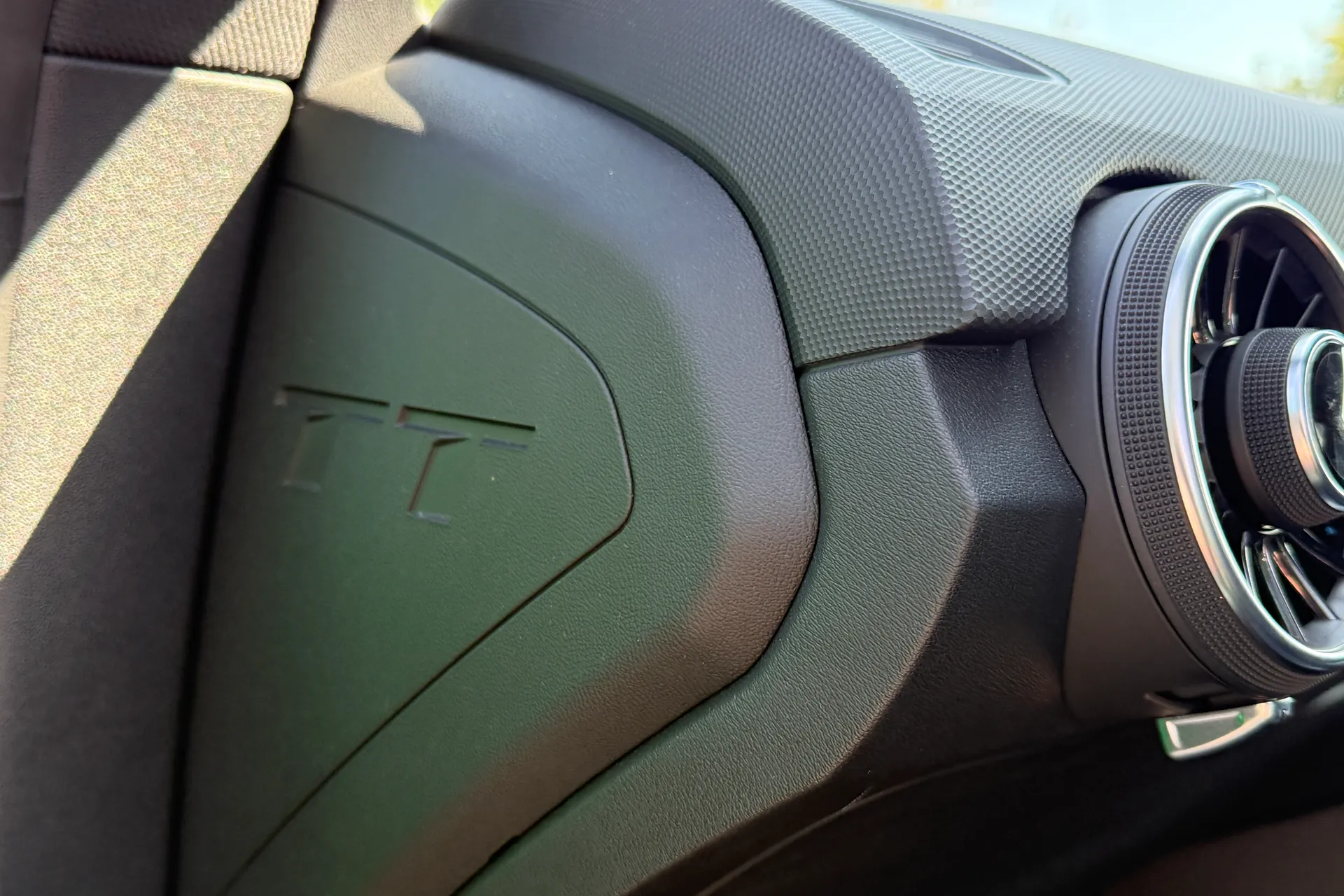 Audi TT thumbnail image number 19