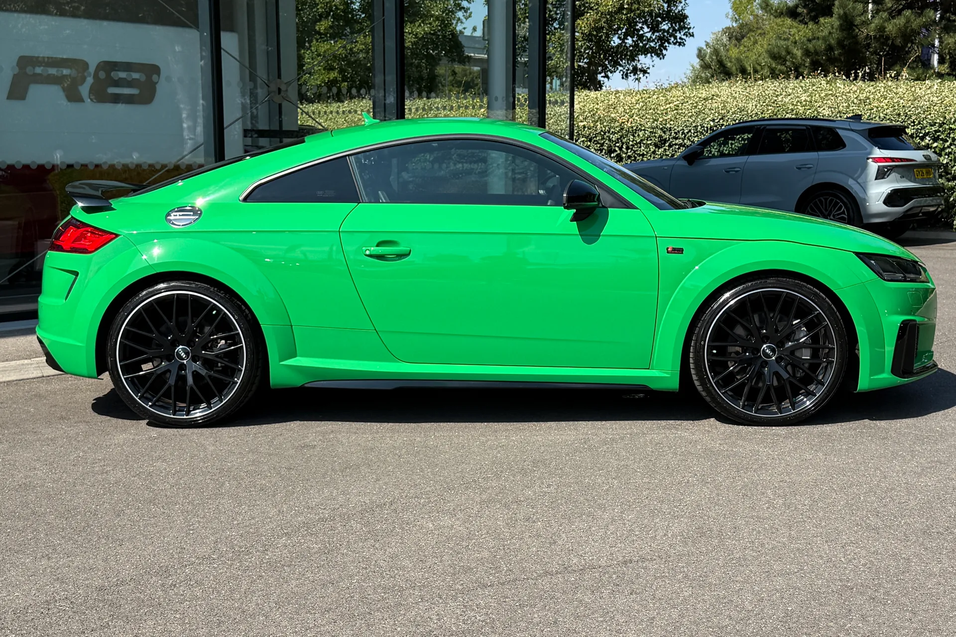 Audi TT thumbnail image number 2