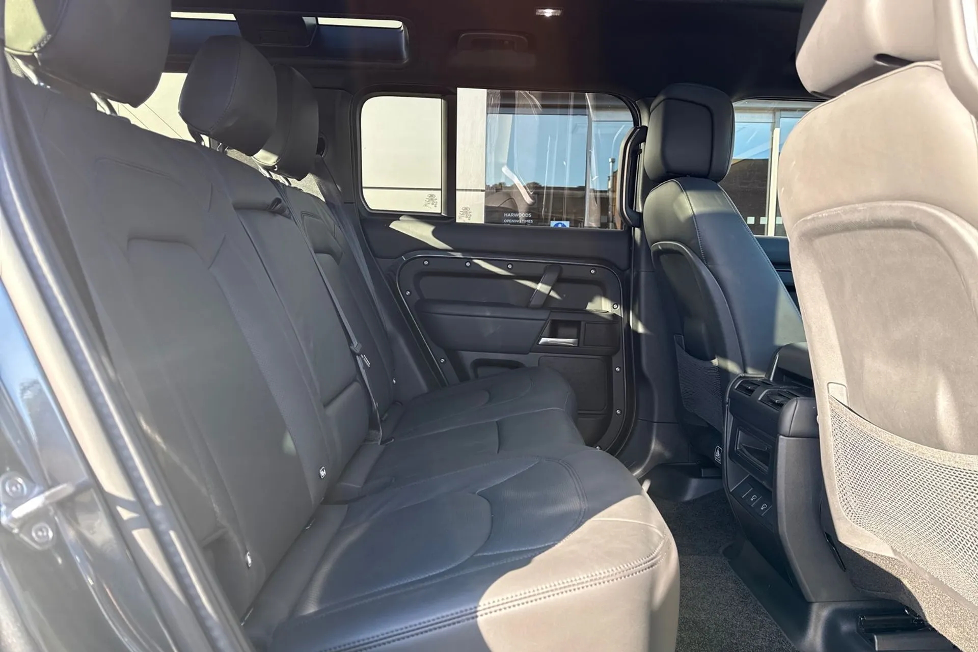 LAND ROVER DEFENDER thumbnail image number 24