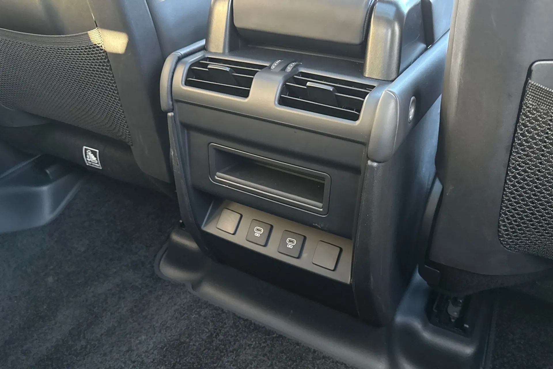 LAND ROVER DEFENDER thumbnail image number 60