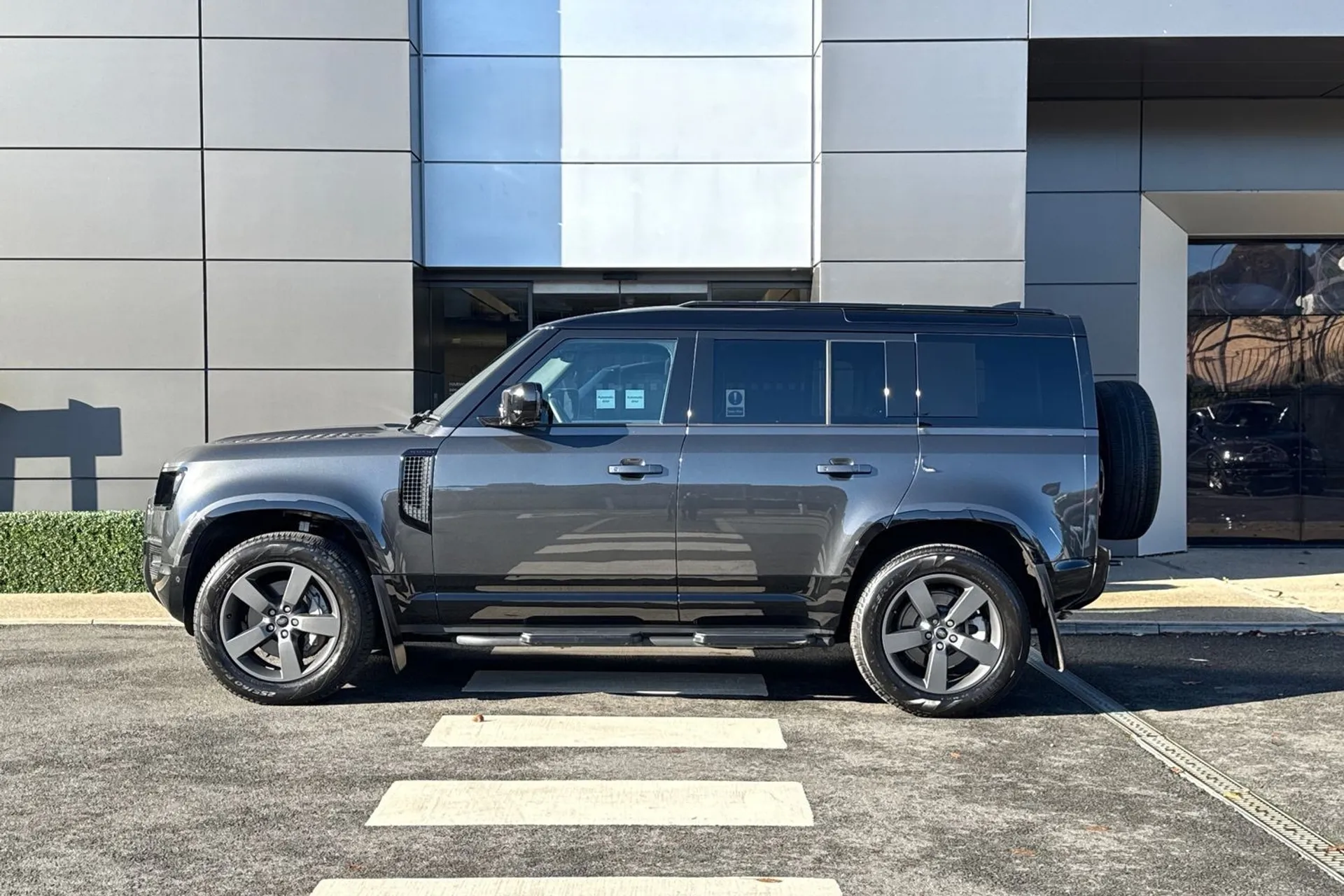 LAND ROVER DEFENDER thumbnail image number 13