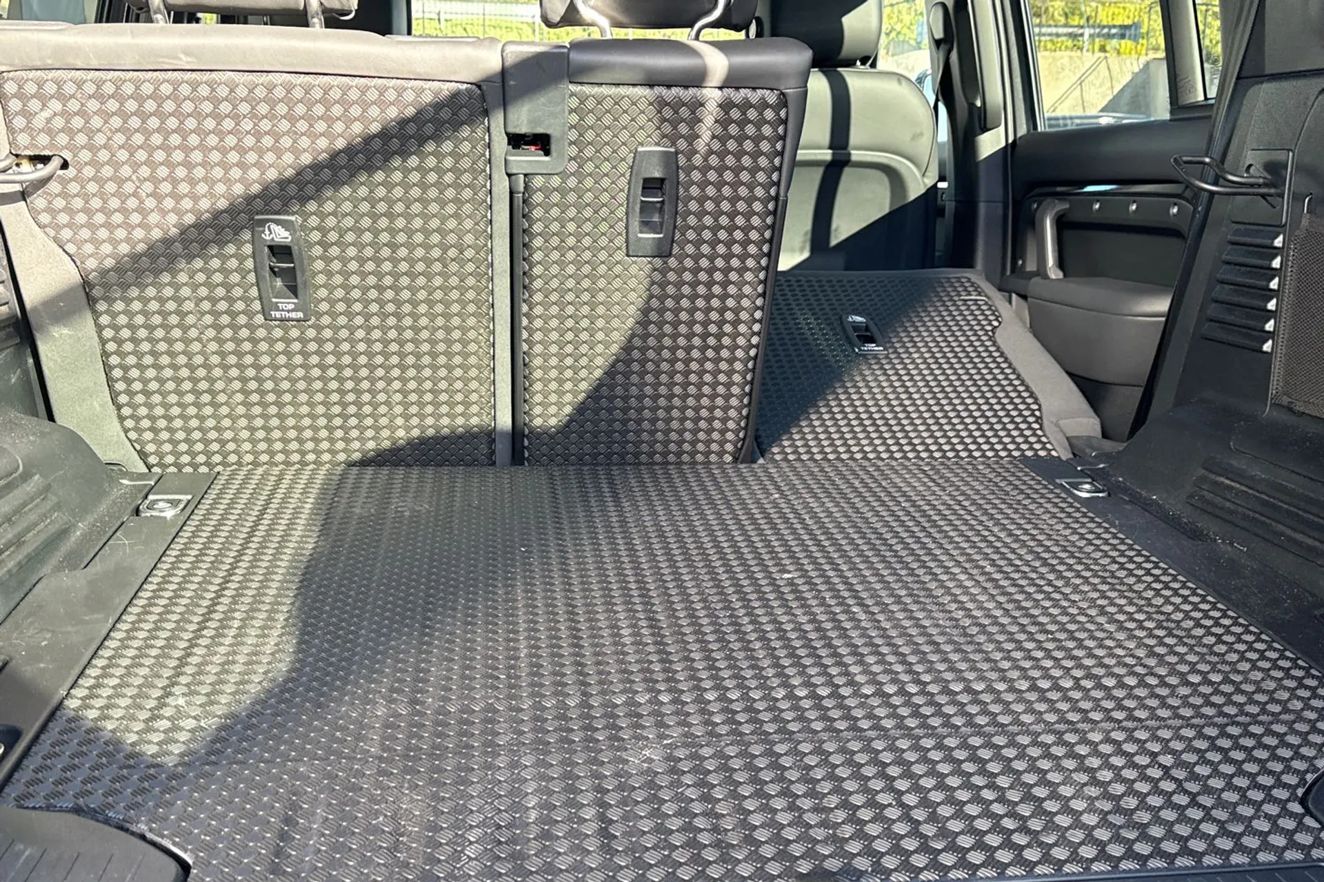 LAND ROVER DEFENDER thumbnail image number 37