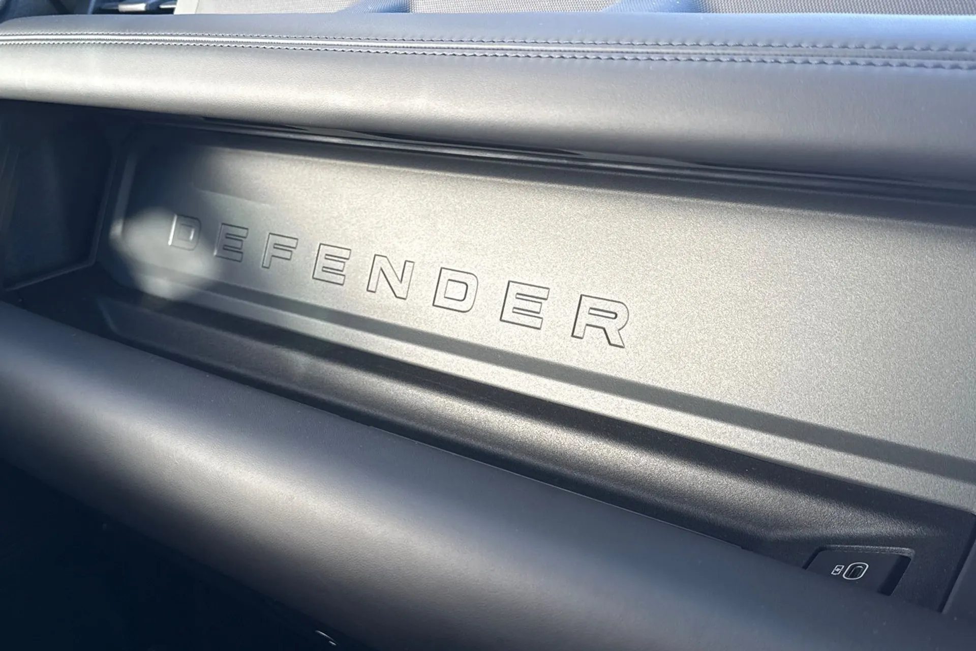 LAND ROVER DEFENDER thumbnail image number 59