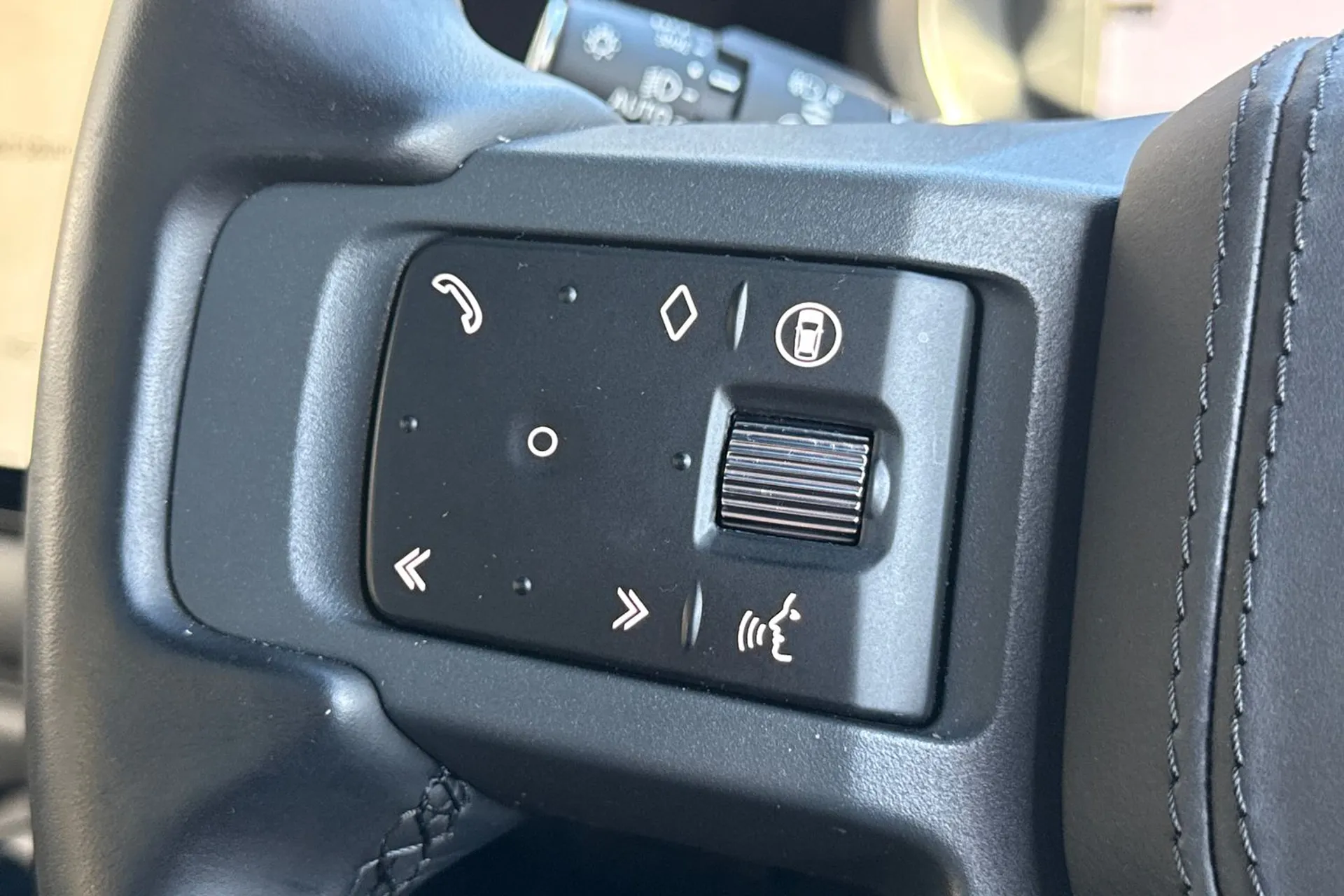 LAND ROVER DEFENDER thumbnail image number 49