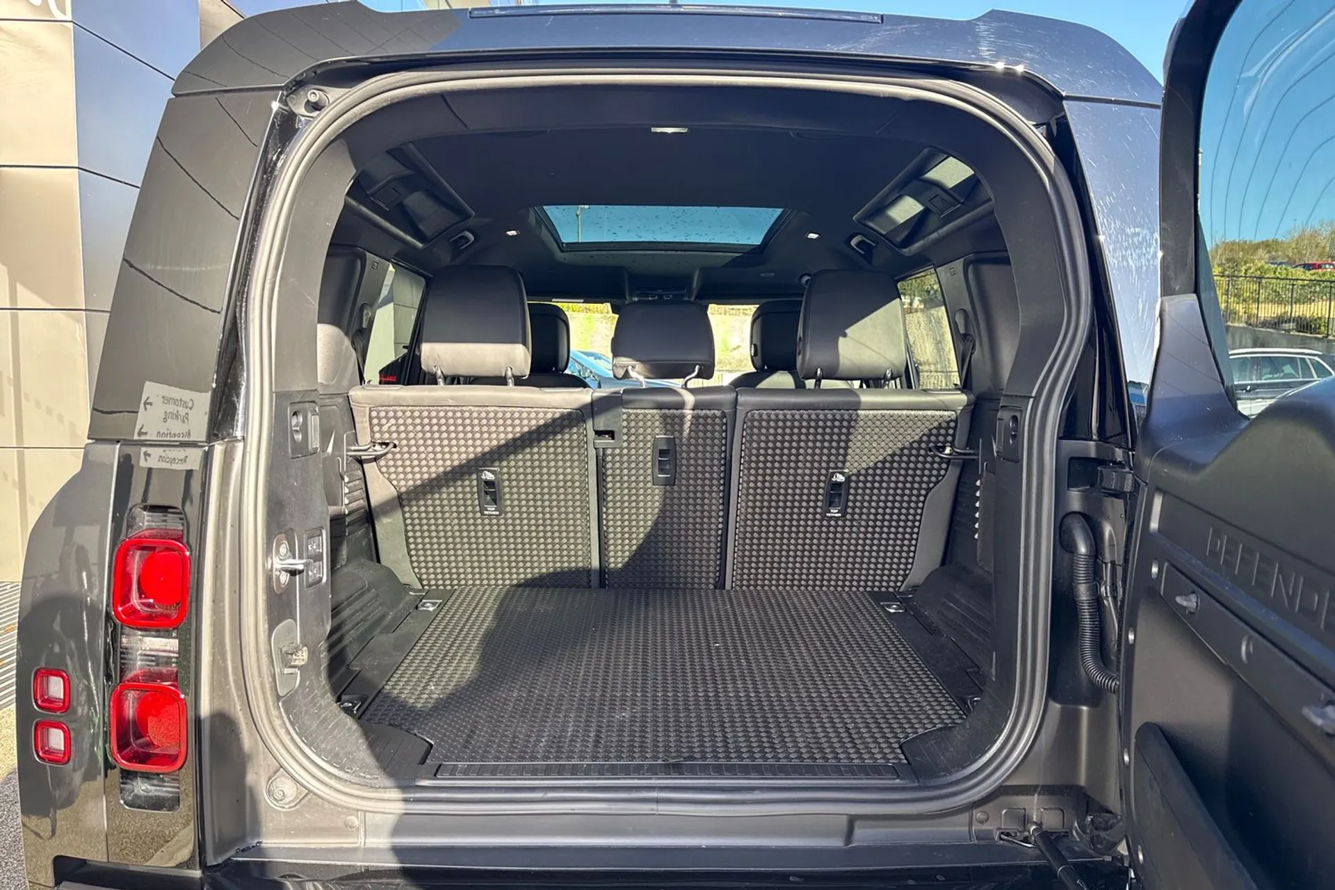 LAND ROVER DEFENDER thumbnail image number 35